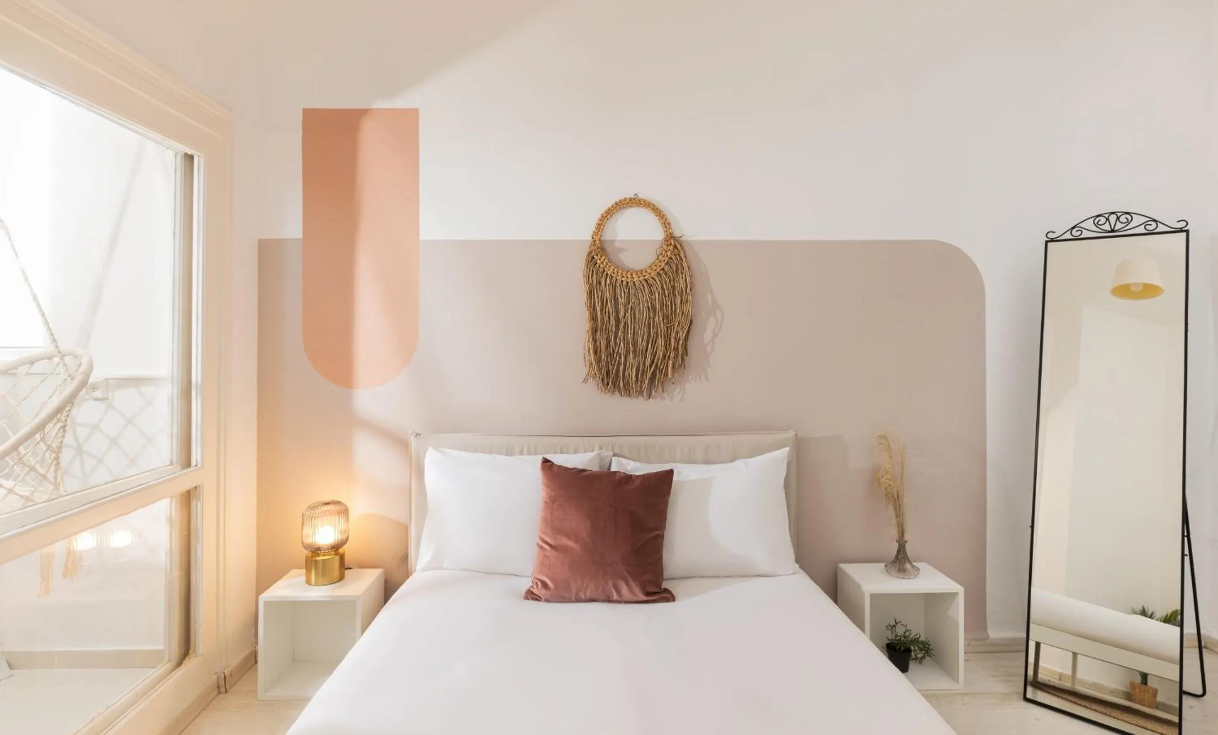 Bed in Authentic 2 bedrooms apt near the beach