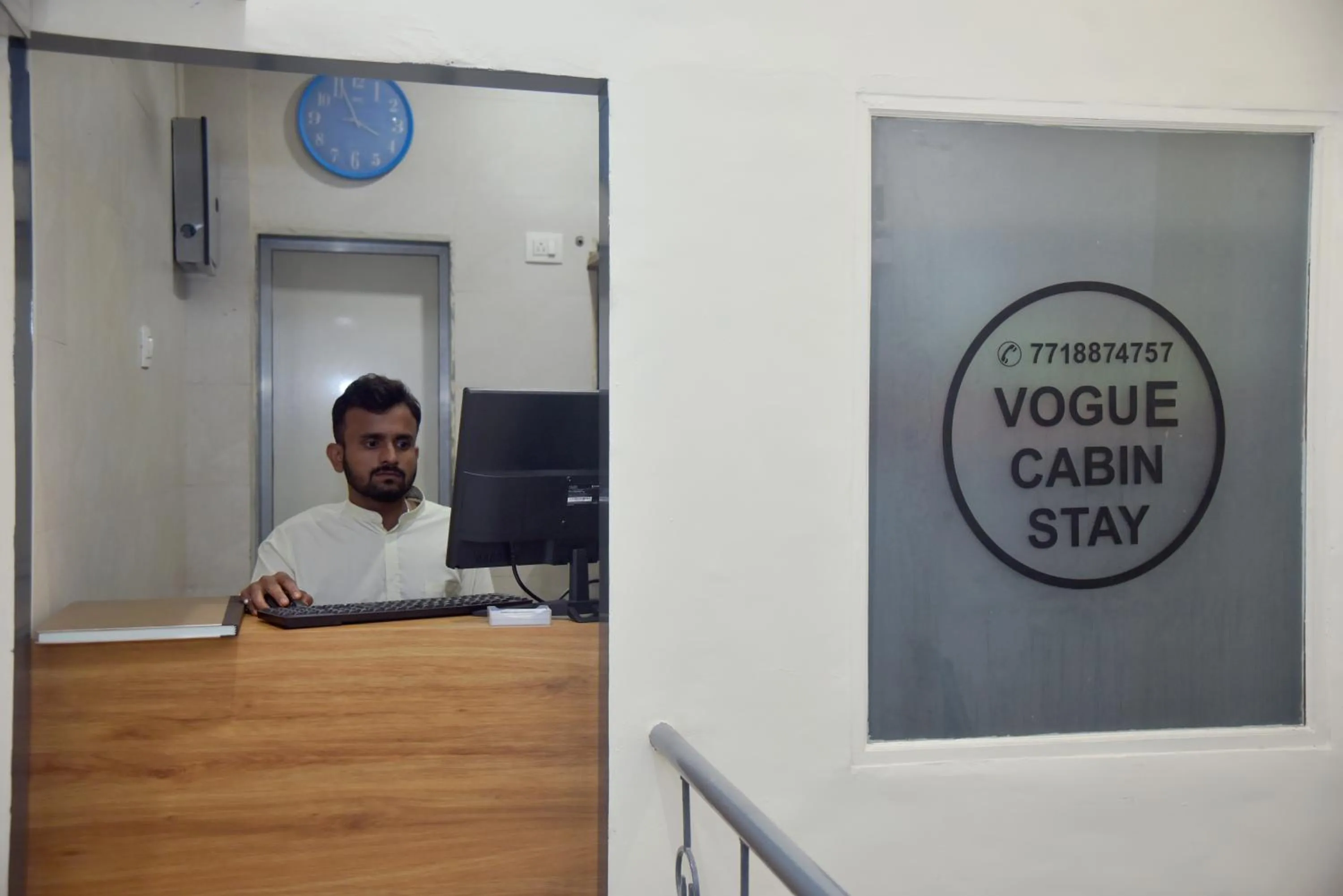 Vogue Cabin Stay Near NESCO Bombay Exhibition Centre
