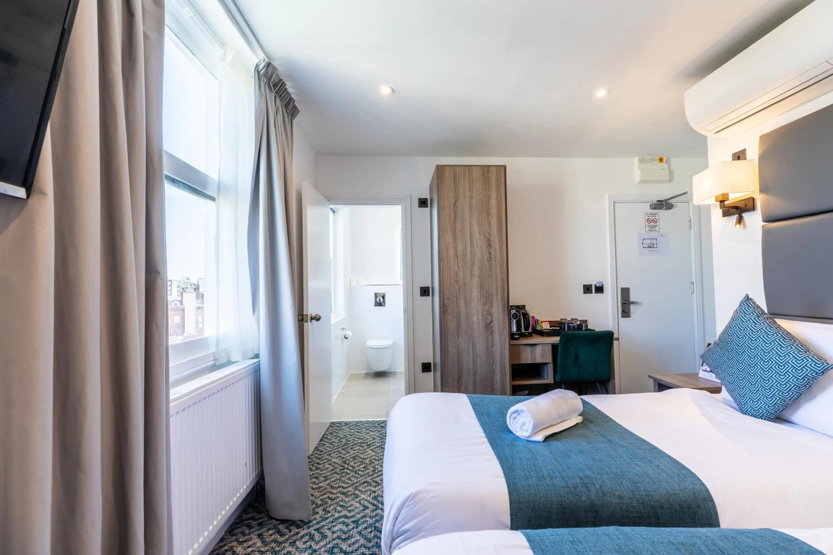 Bedroom, Bed in The Chapter Hotels - The J Hyde Park