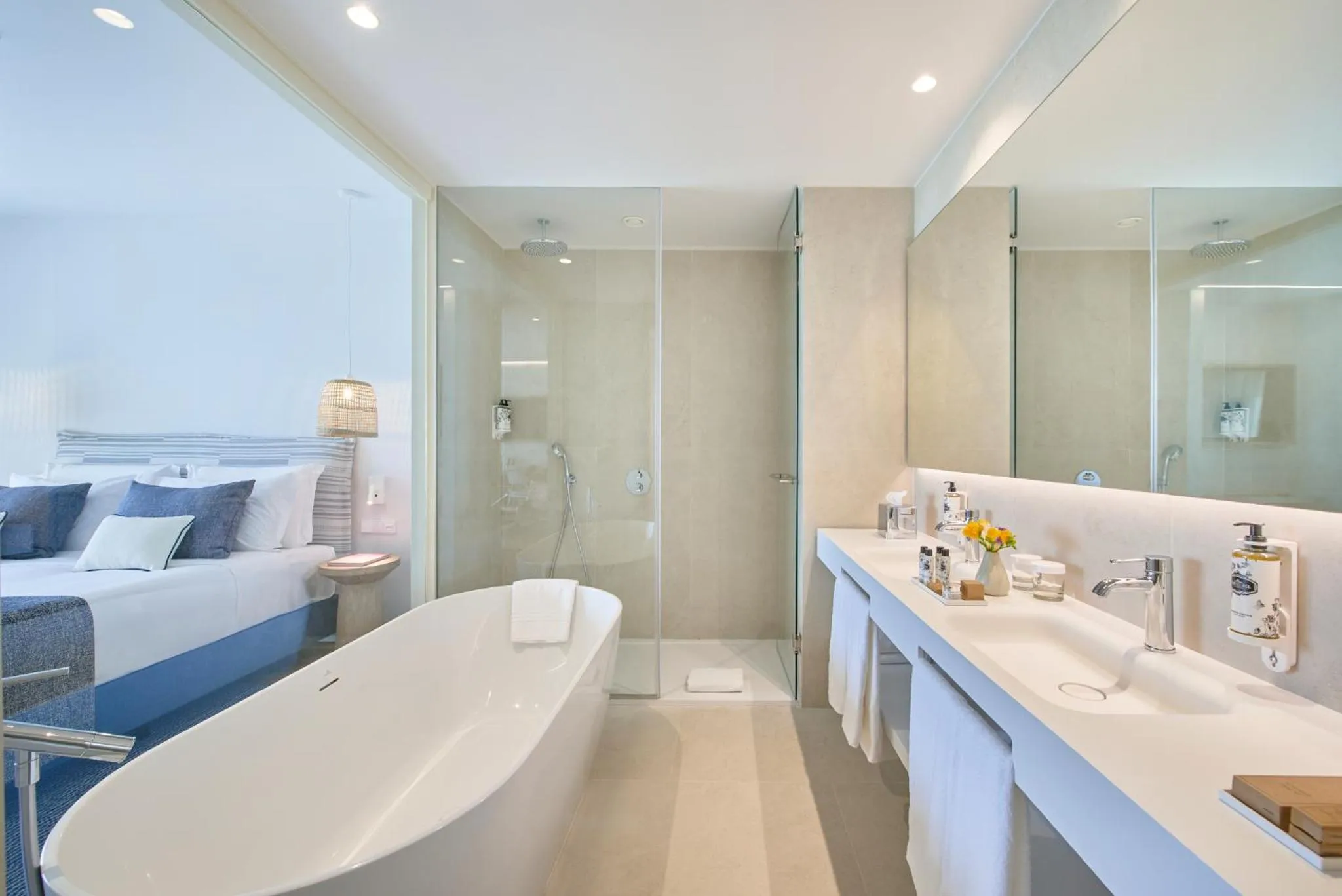 Shower, Bed in The Editory by the Sea Lagos