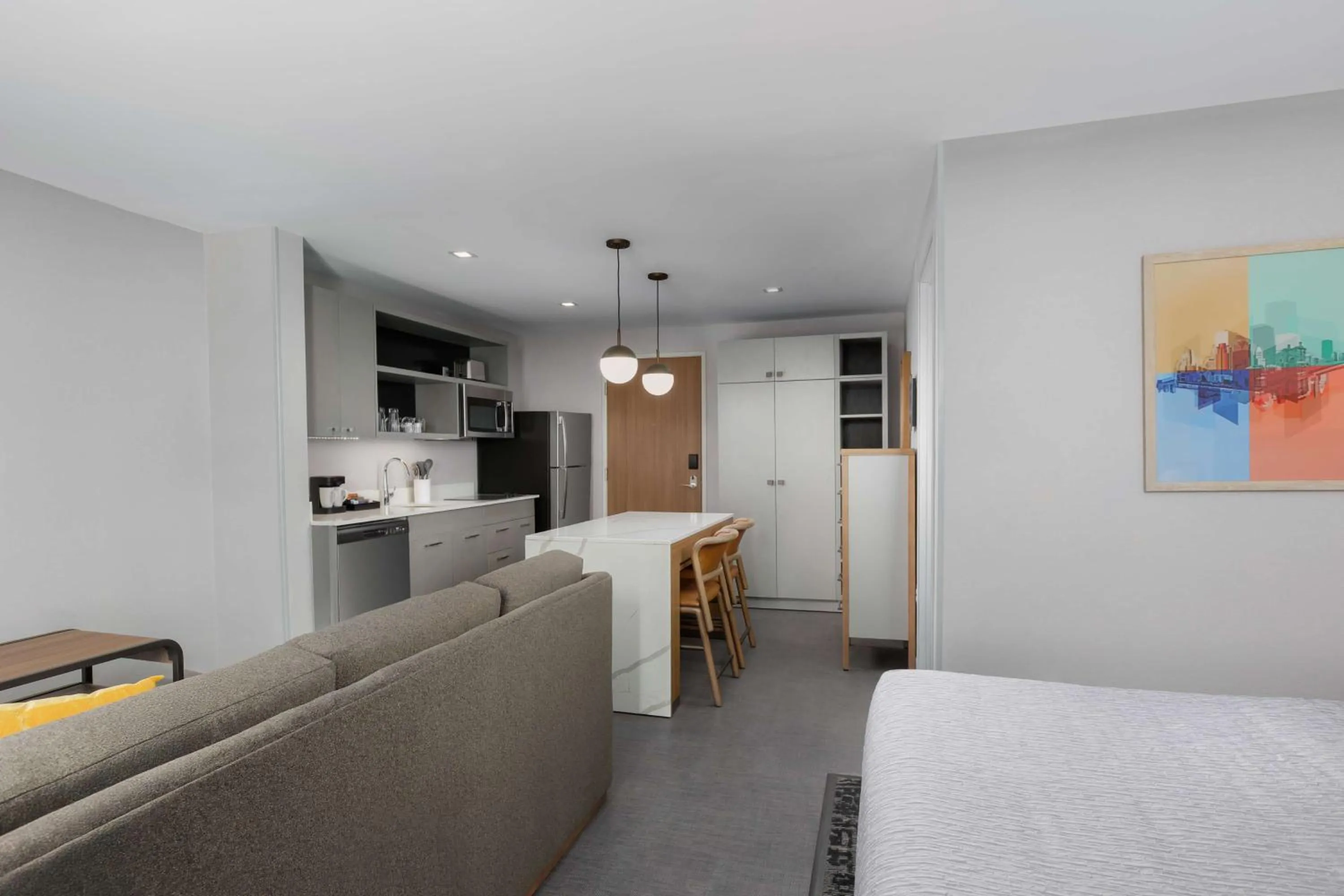 Kitchen or kitchenette, Bed in Homewood Suites By Hilton Newport Cincinnati