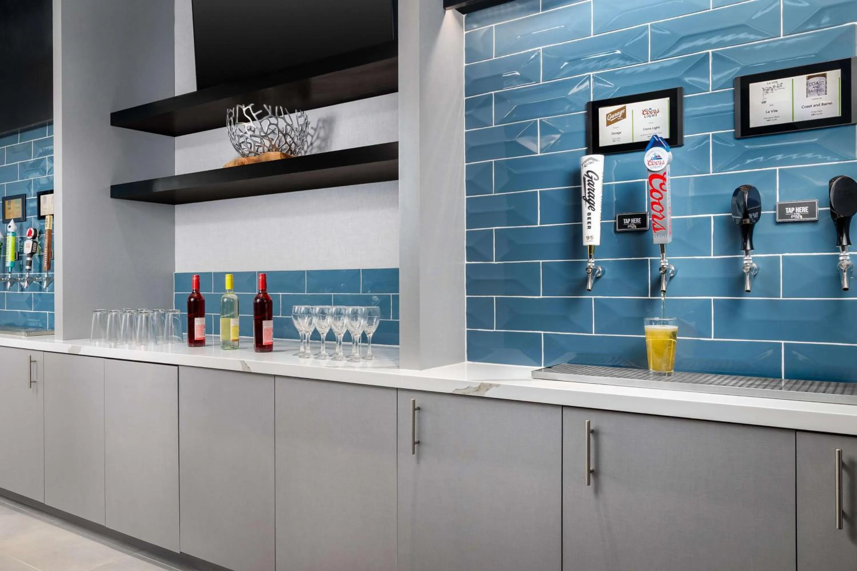 Dining area in Homewood Suites By Hilton Newport Cincinnati