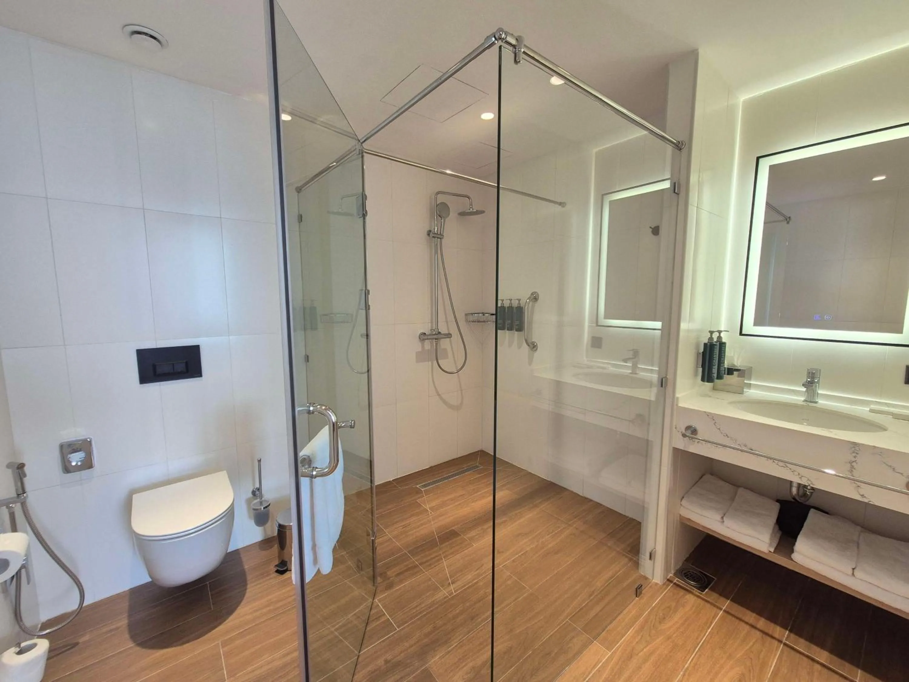 Bathroom in Hilton Garden Inn Termez Airitom