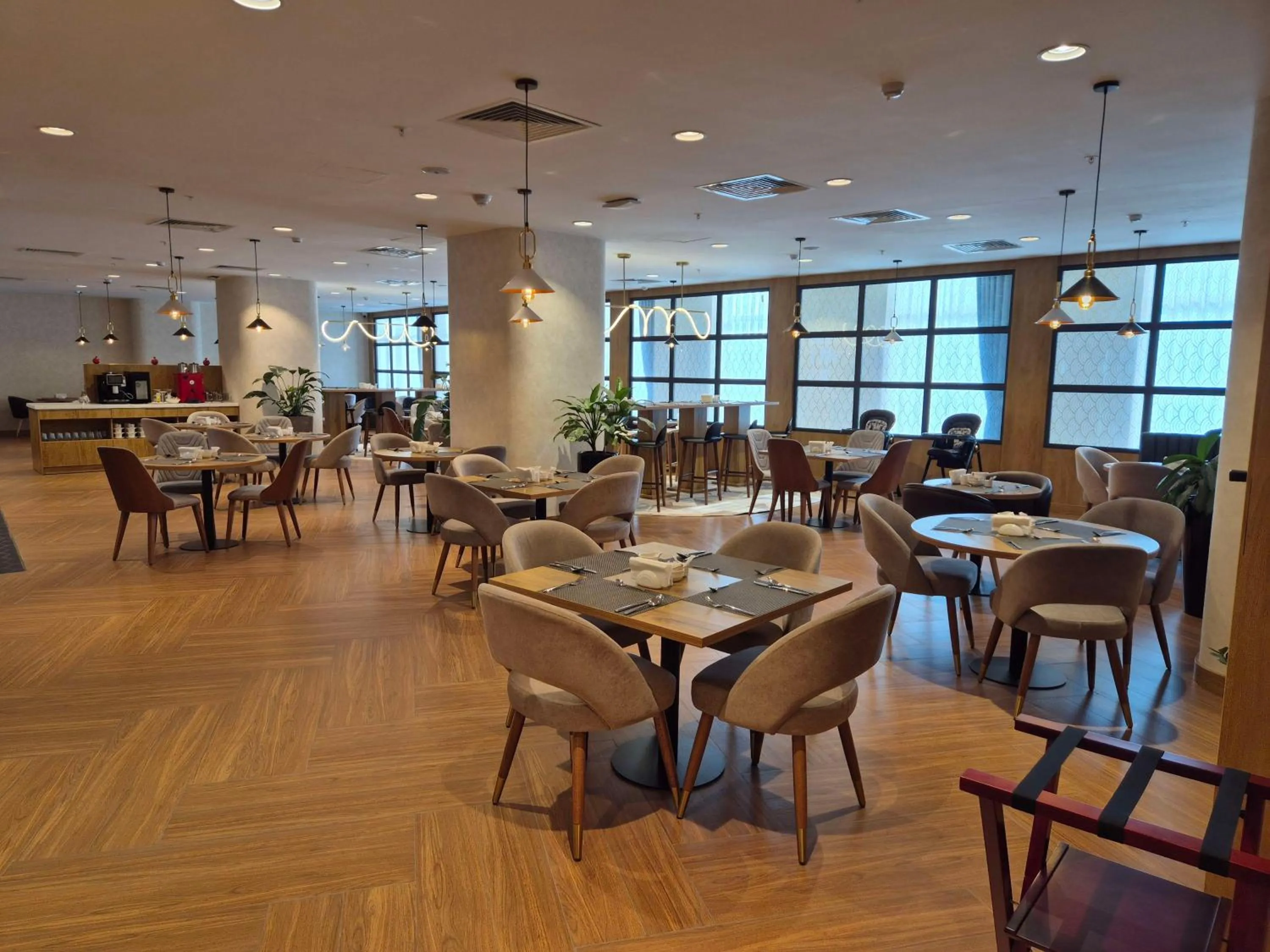 Restaurant/places to eat in Hilton Garden Inn Termez Airitom