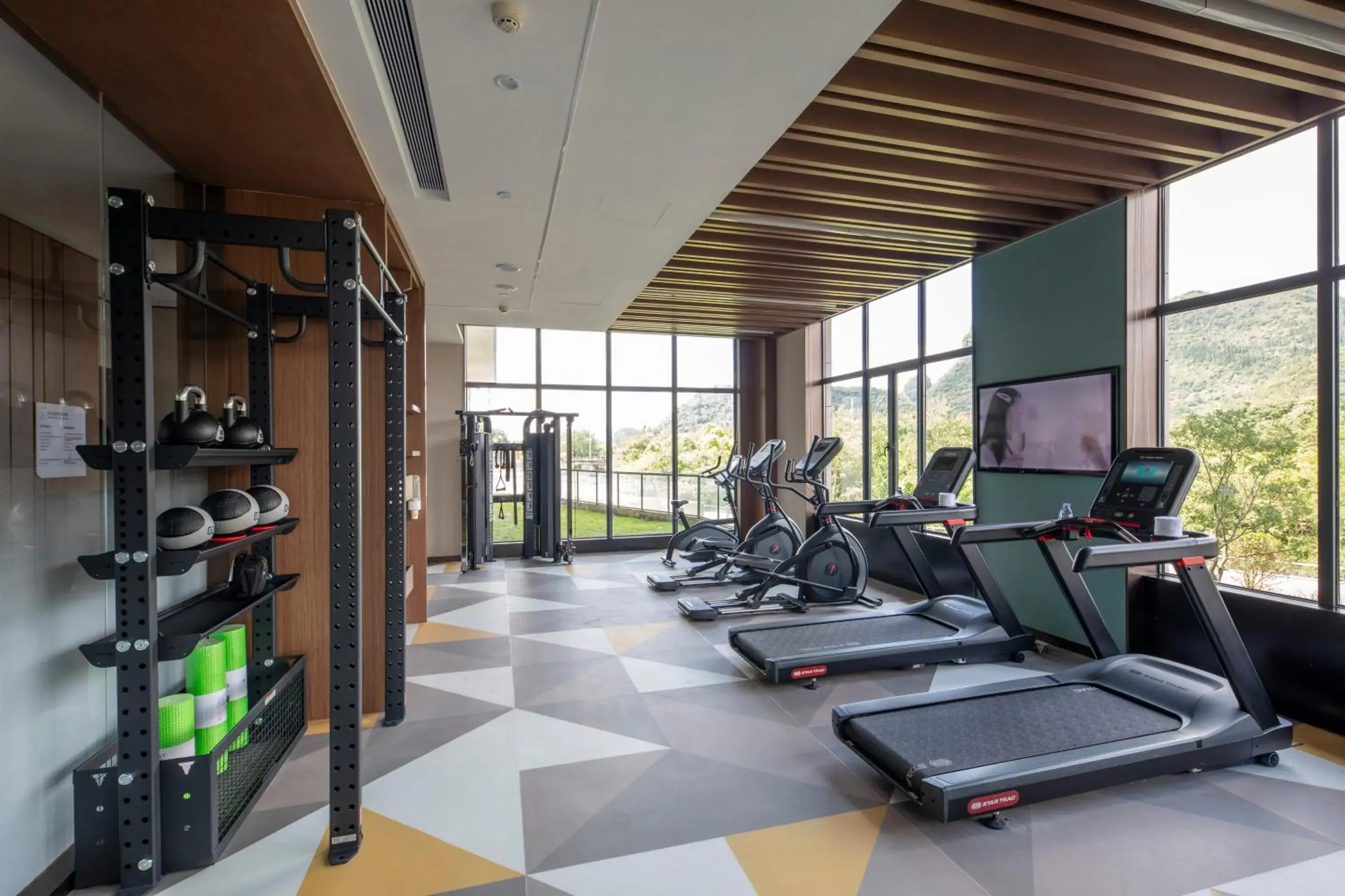 Property building in Hilton Garden Inn Xingyi Wanfenglin Property building in Hilton Garden Inn Xingyi Wanfenglin