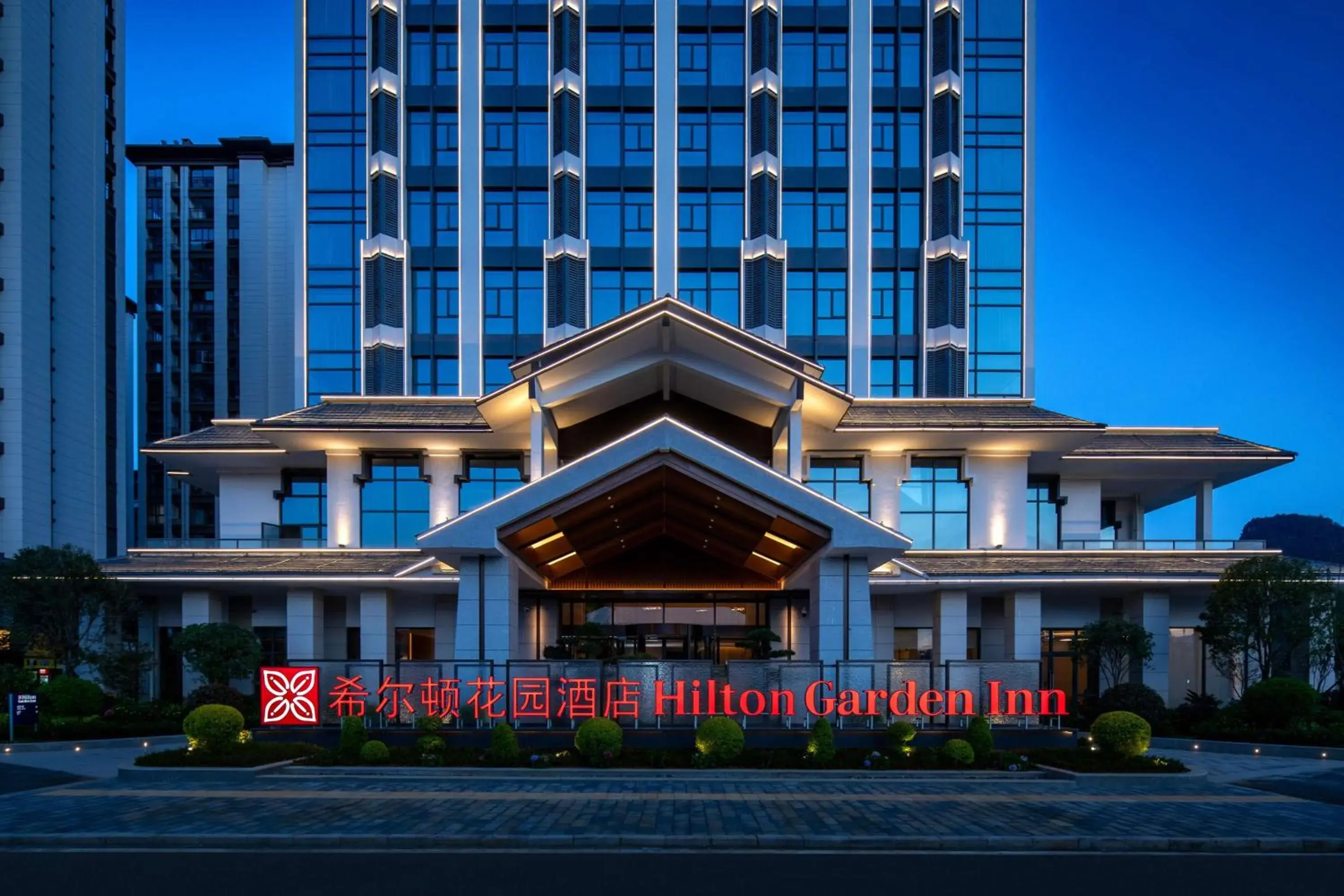 Property building in Hilton Garden Inn Xingyi Wanfenglin Property building in Hilton Garden Inn Xingyi Wanfenglin