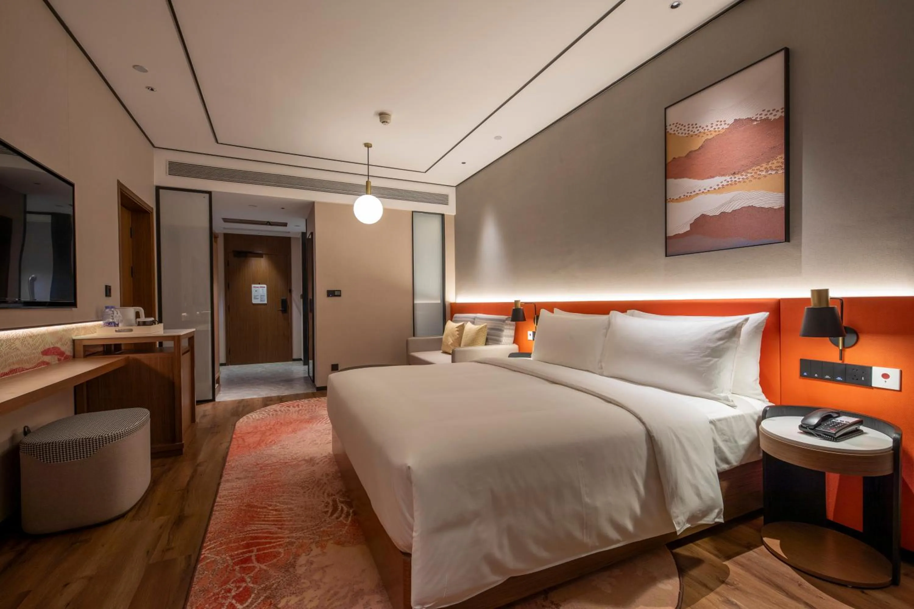 Photo of the whole room, Bed in Hilton Garden Inn Xingyi Wanfenglin