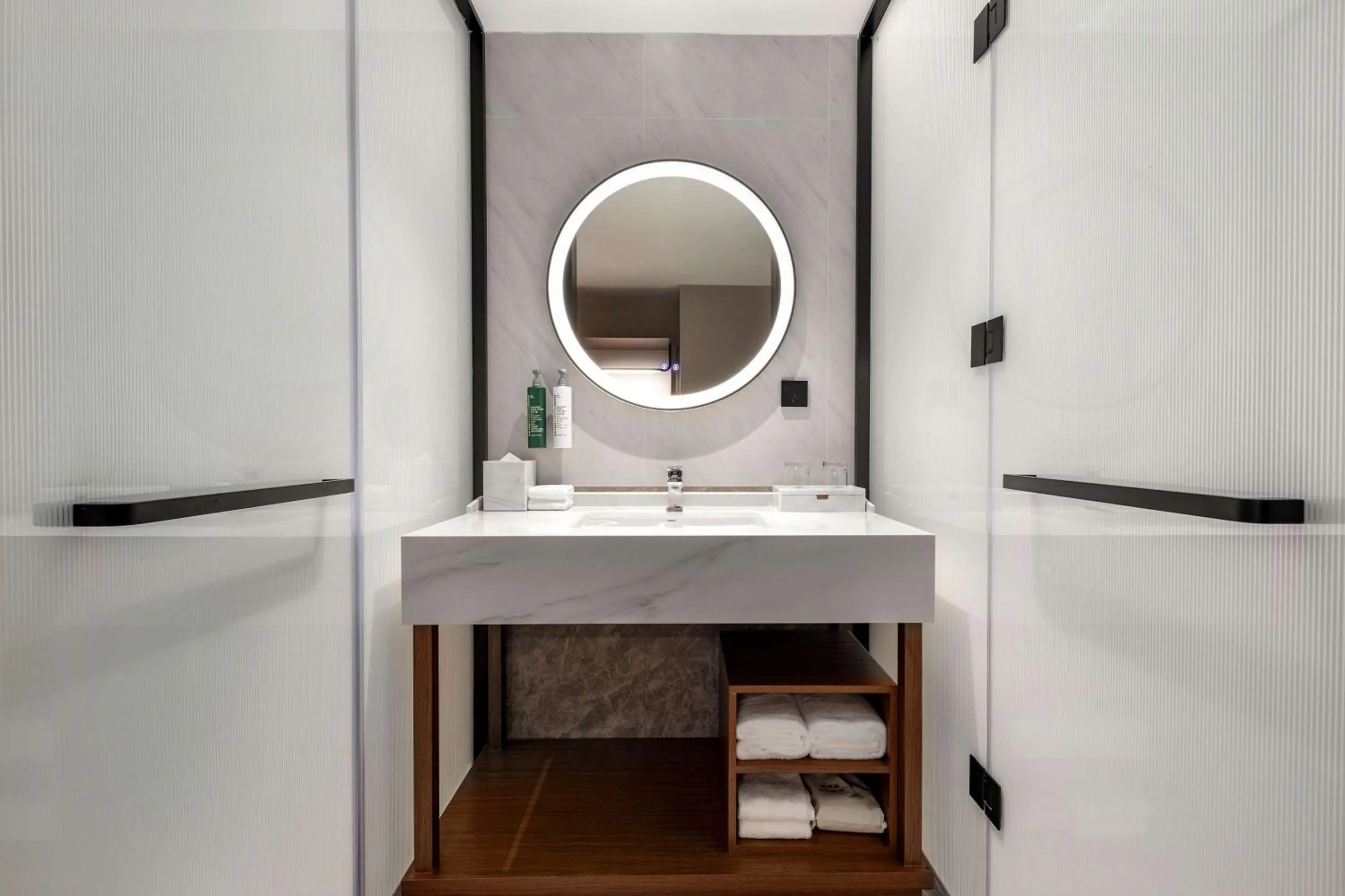 Bathroom in Hilton Garden Inn Xingyi Wanfenglin