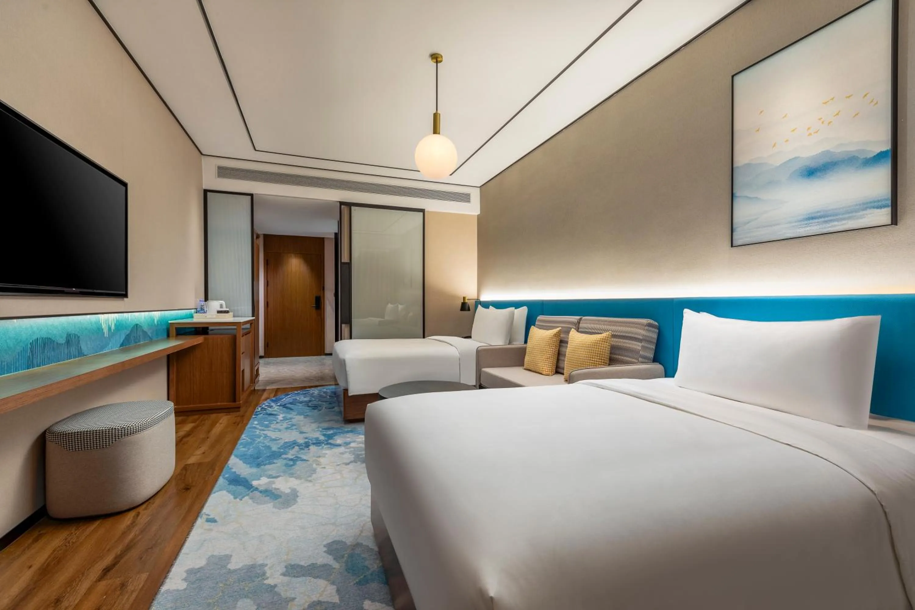 Photo of the whole room, Bed in Hilton Garden Inn Xingyi Wanfenglin