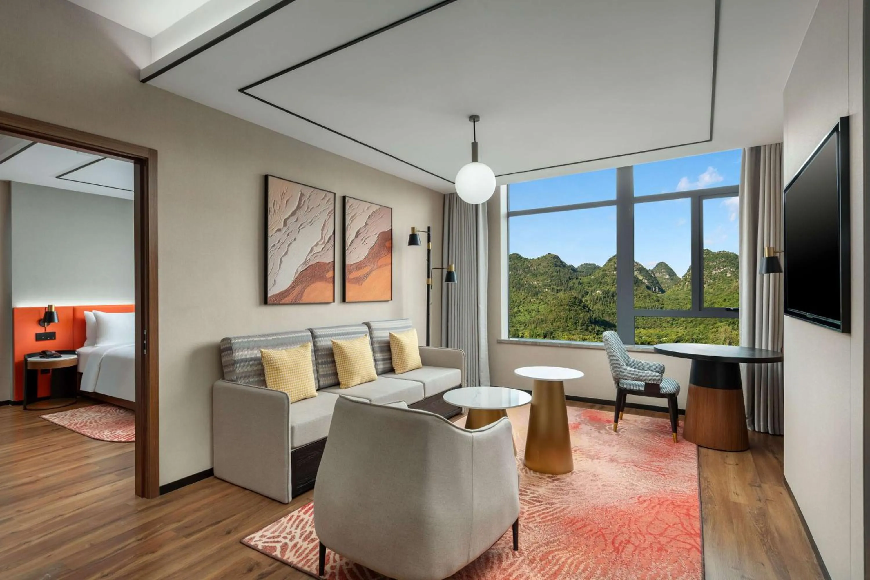 Deluxe King Suite with Bath Tub in Hilton Garden Inn Xingyi Wanfenglin