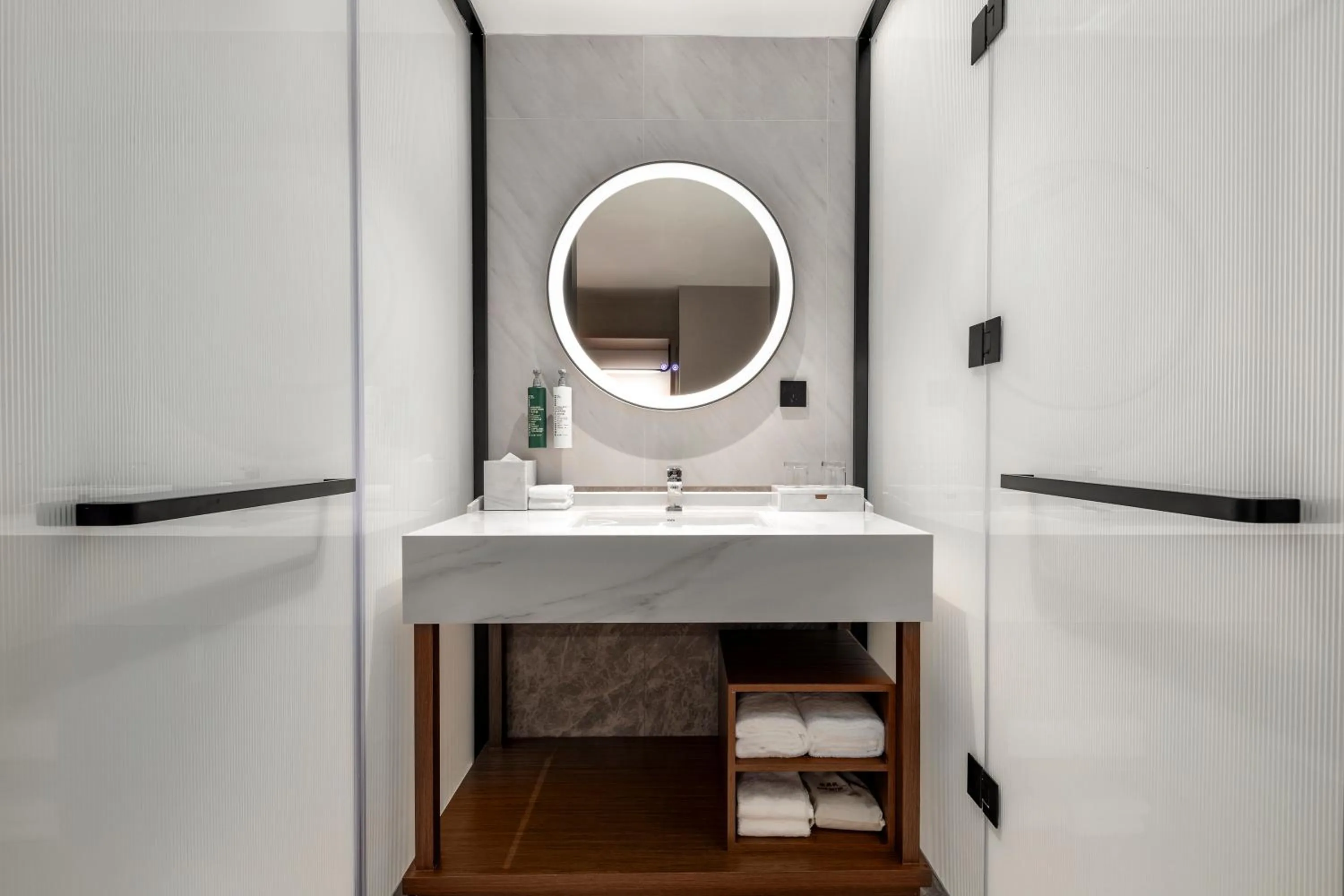 Bathroom in Hilton Garden Inn Xingyi Wanfenglin