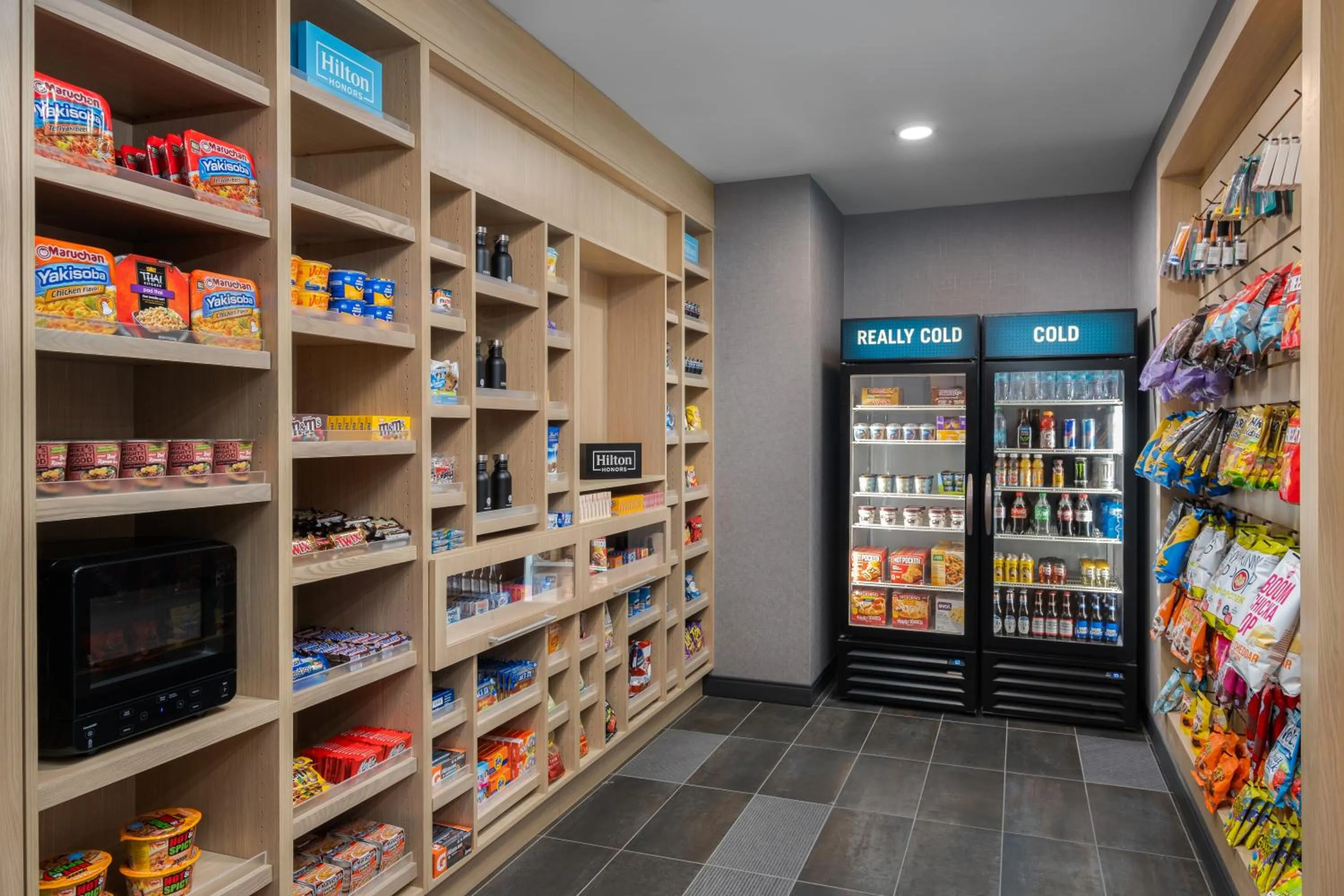 On-site shops in Home2 Suites By Hilton Phoenix Midtown