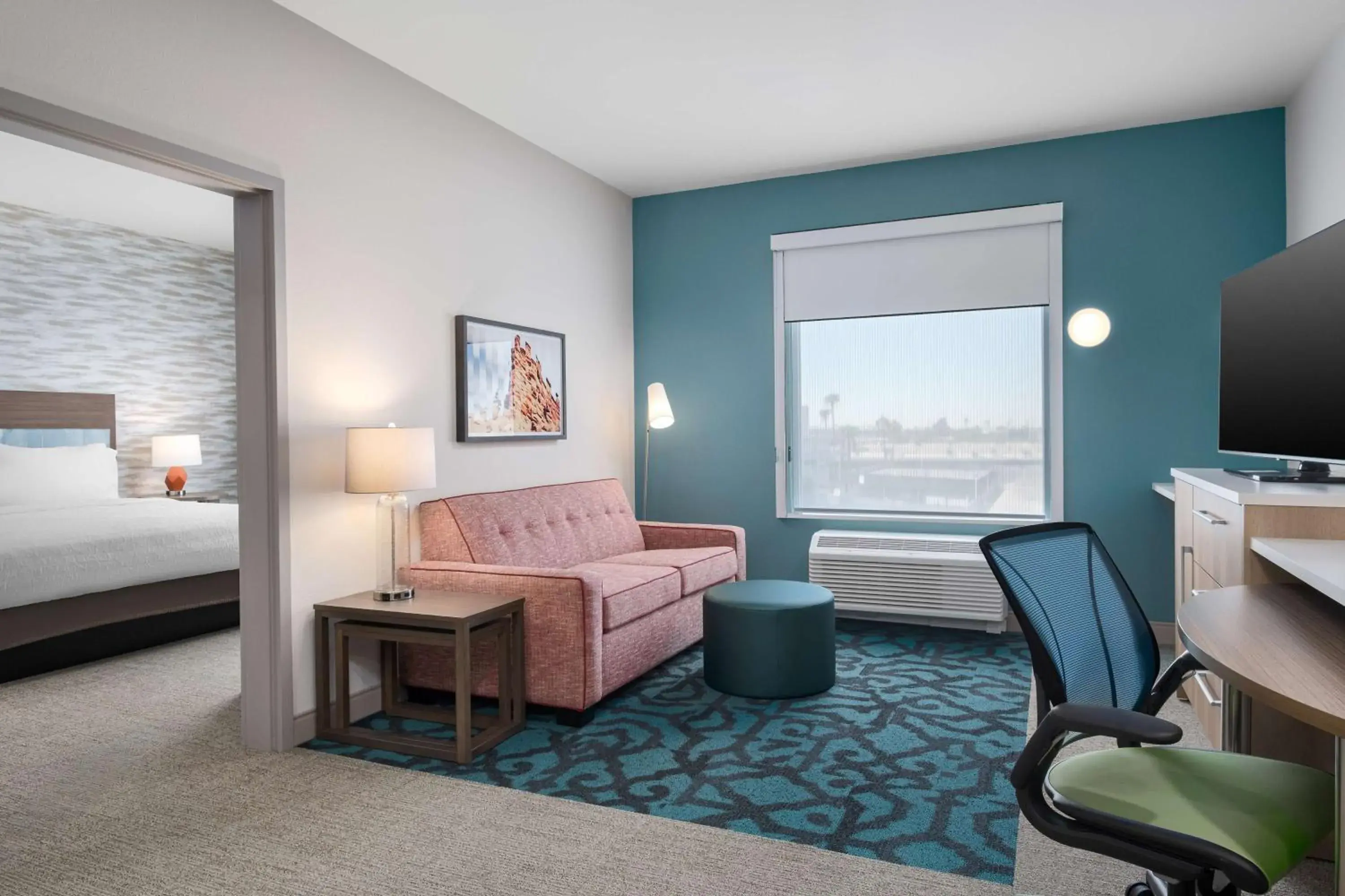 Living room, Bed in Home2 Suites By Hilton Phoenix Midtown Living room, Bed in Home2 Suites By Hilton Phoenix Midtown