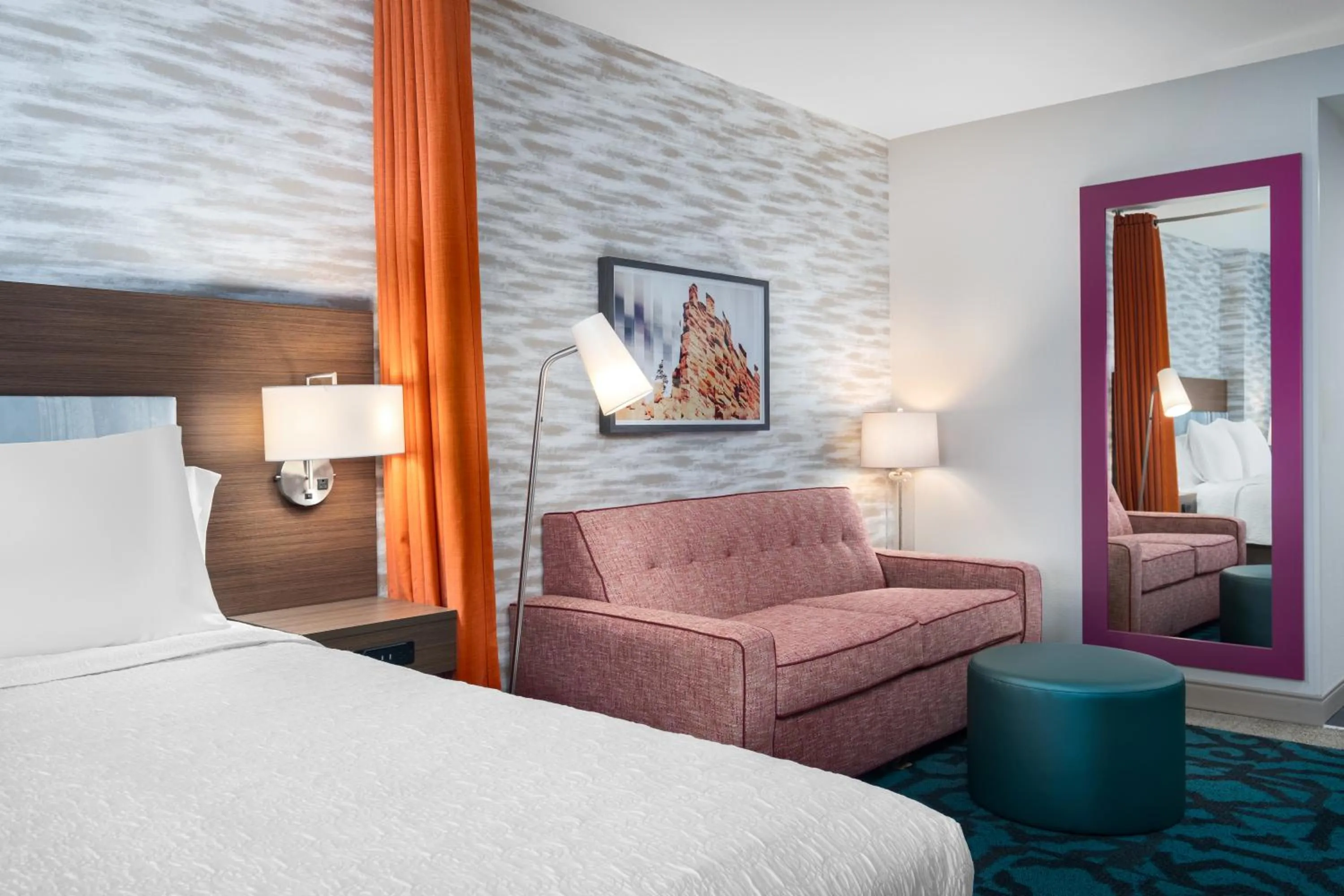 Bed in Home2 Suites By Hilton Phoenix Midtown