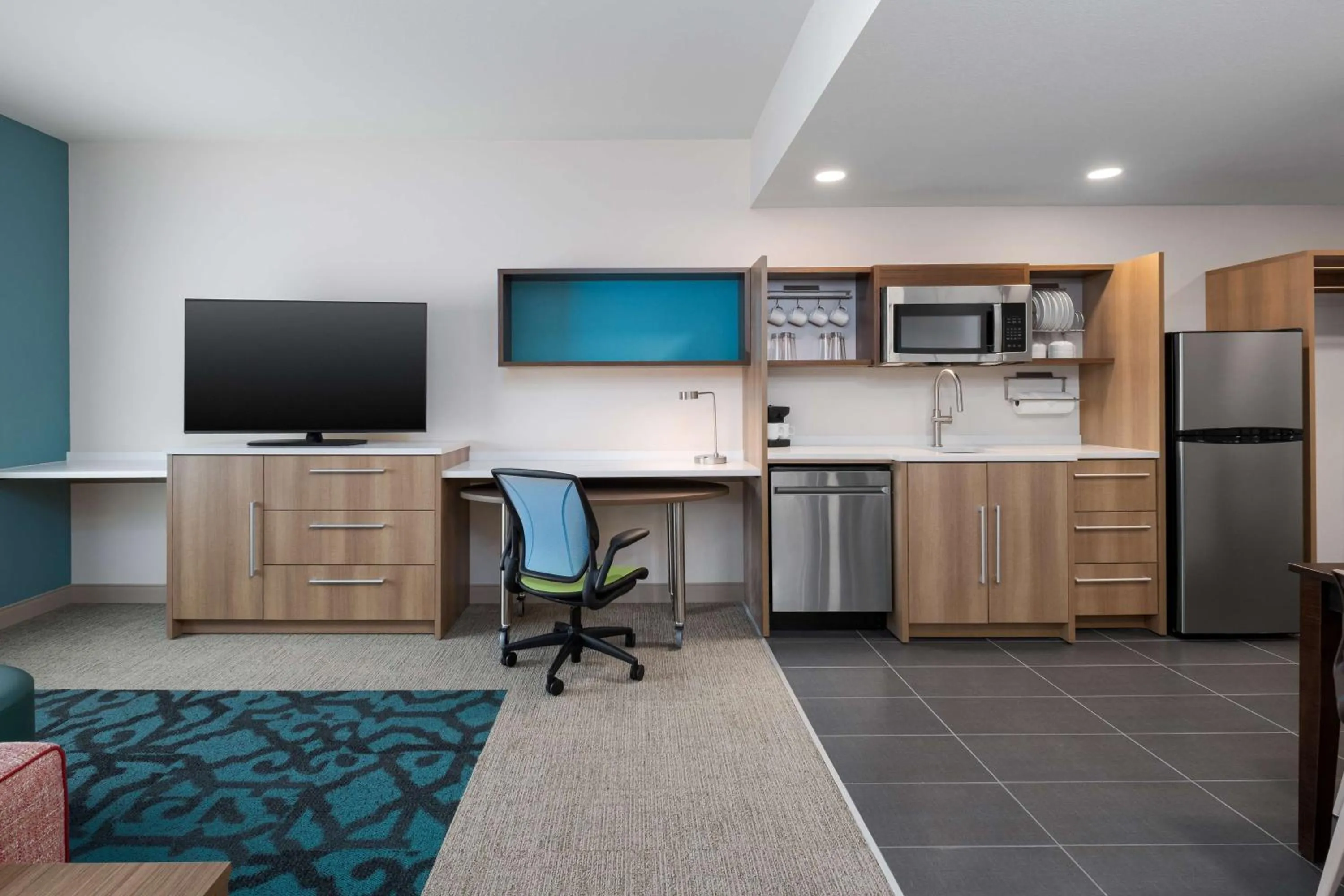 Kitchen or kitchenette in Home2 Suites By Hilton Phoenix Midtown