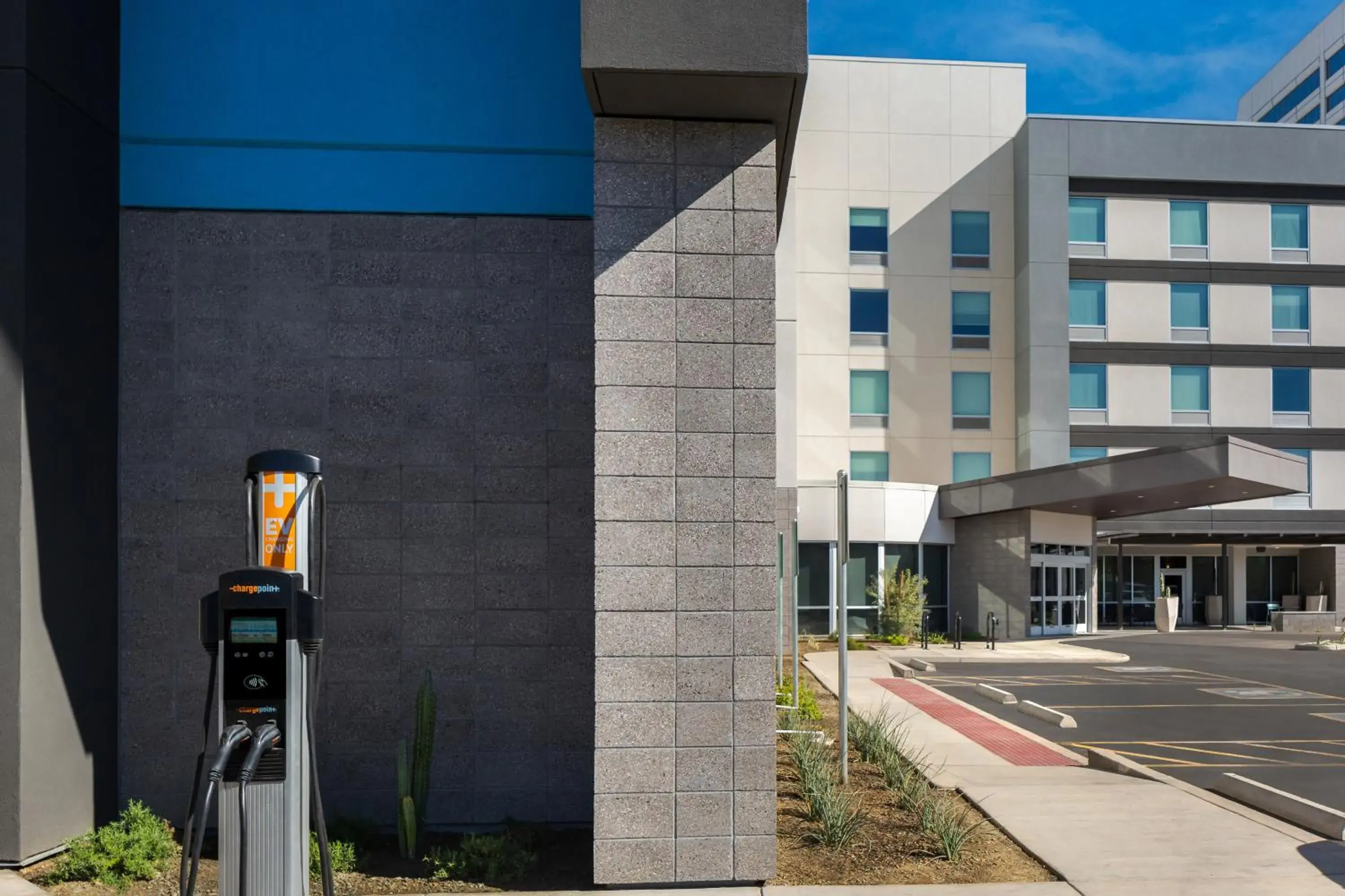 Property building in Home2 Suites By Hilton Phoenix Midtown Property building in Home2 Suites By Hilton Phoenix Midtown