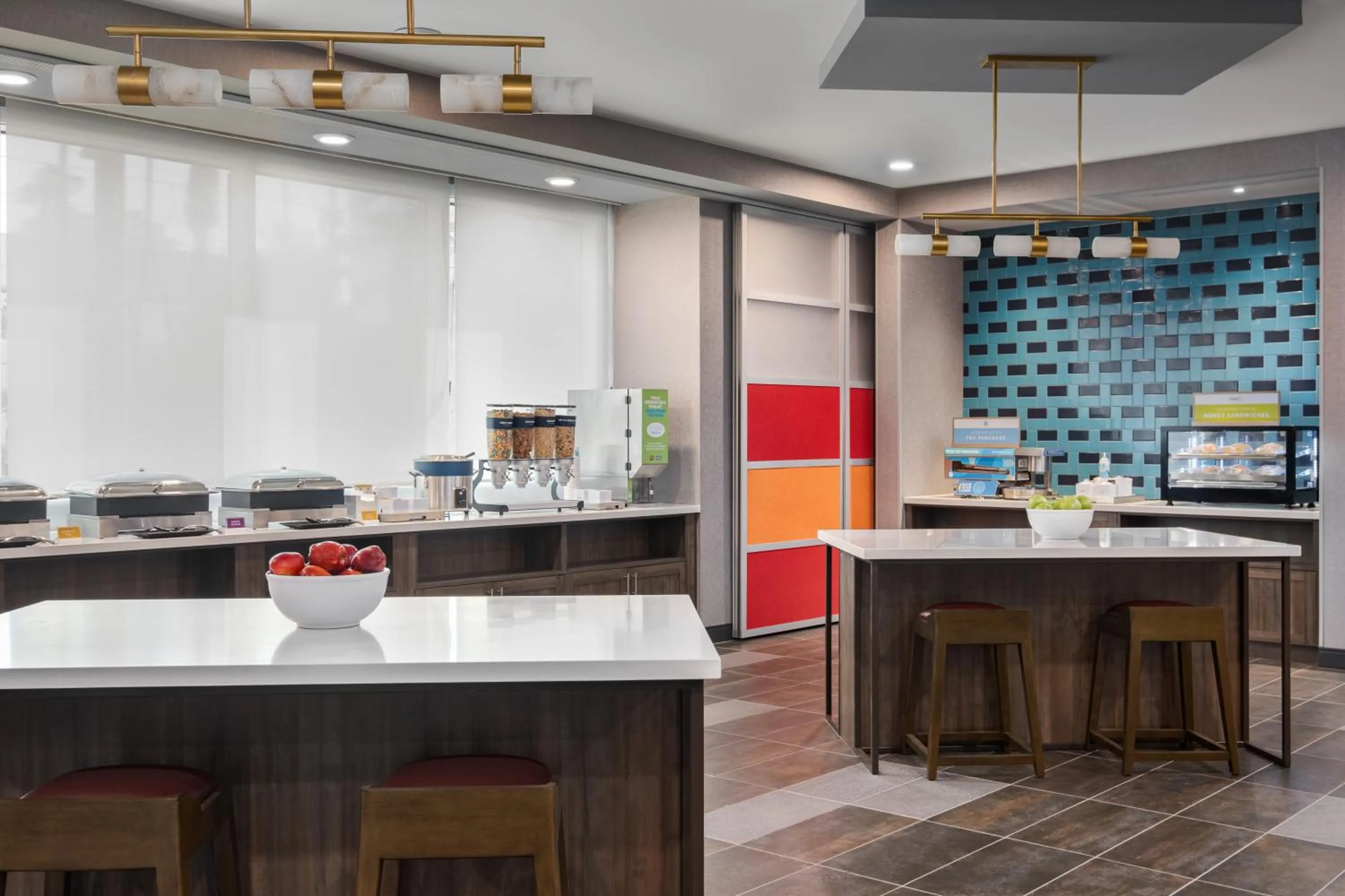 Food and drinks in Home2 Suites By Hilton Phoenix Midtown