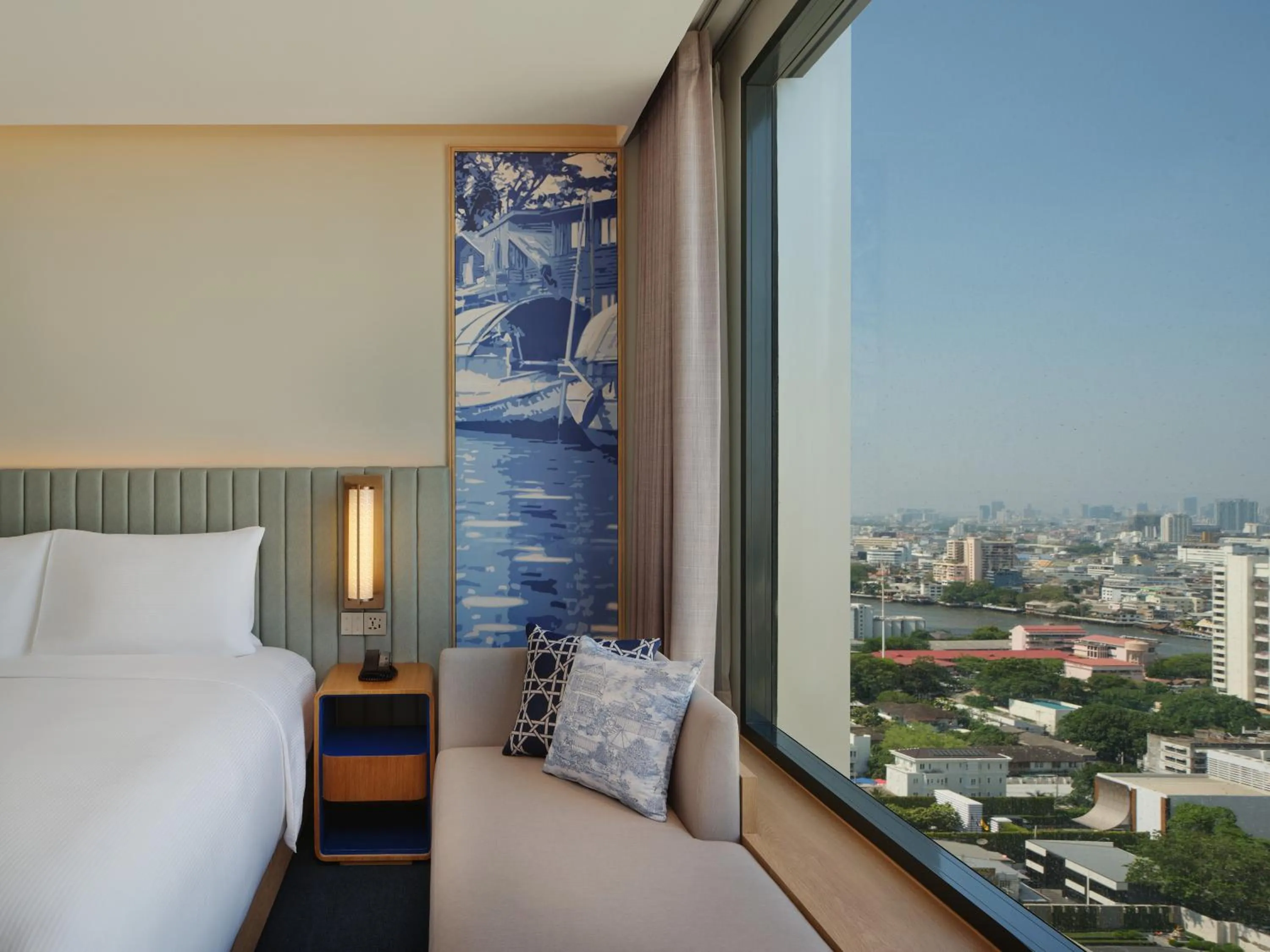 River view, Bed in Hilton Garden Inn Bangkok Riverside