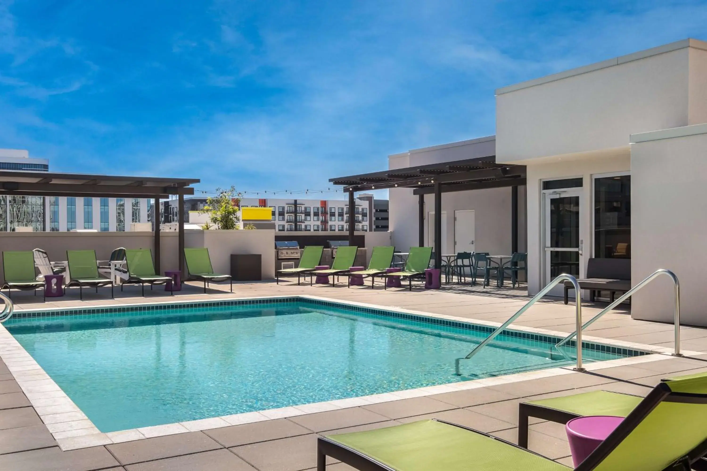 Pool view in Tru By Hilton Phoenix Midtown Pool view in Tru By Hilton Phoenix Midtown