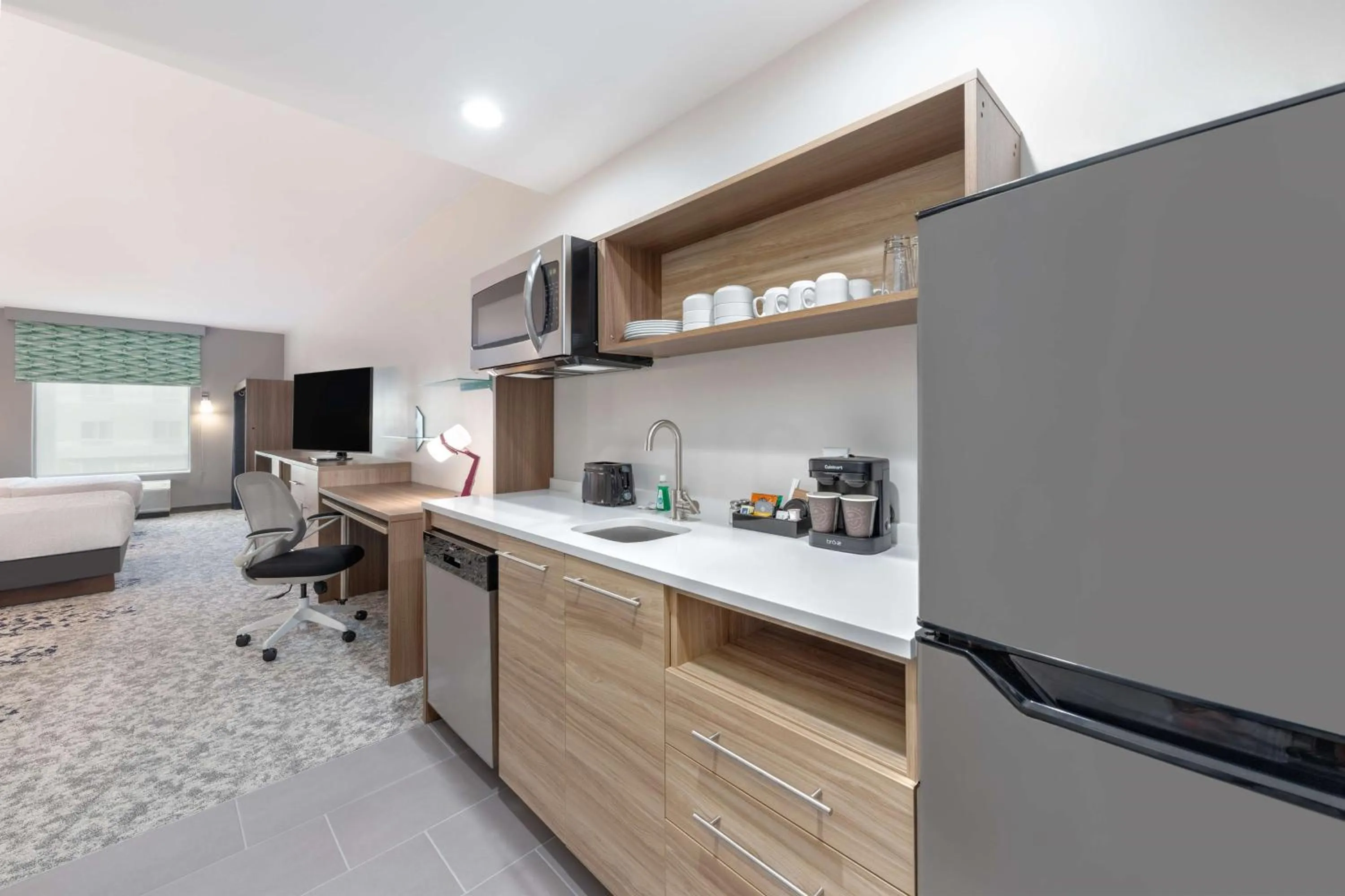 Kitchen or kitchenette in Home2 Suites By Hilton Dallas I-30 Cockrell Hill