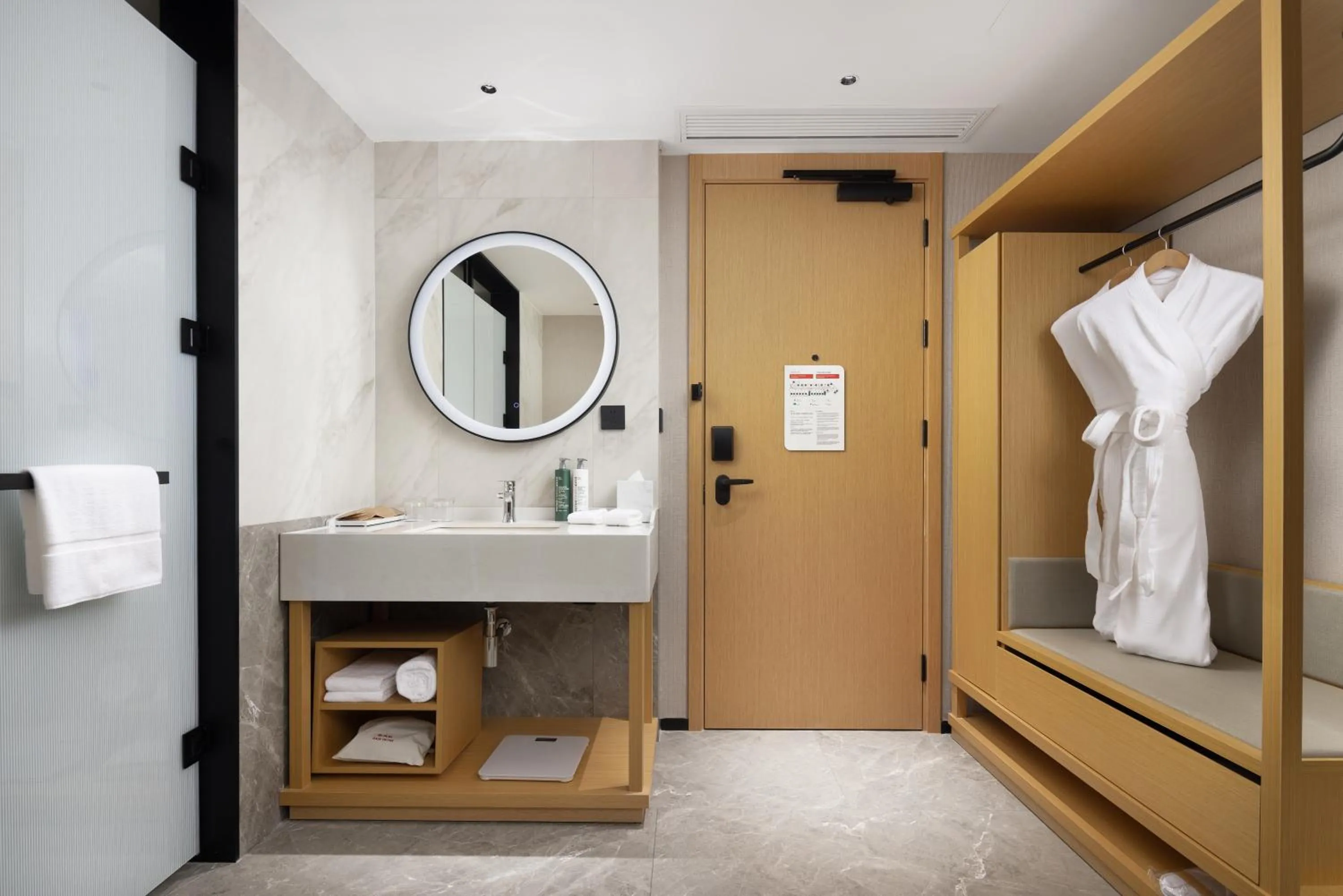 wardrobe in Hilton Garden Inn Dali Ancient City