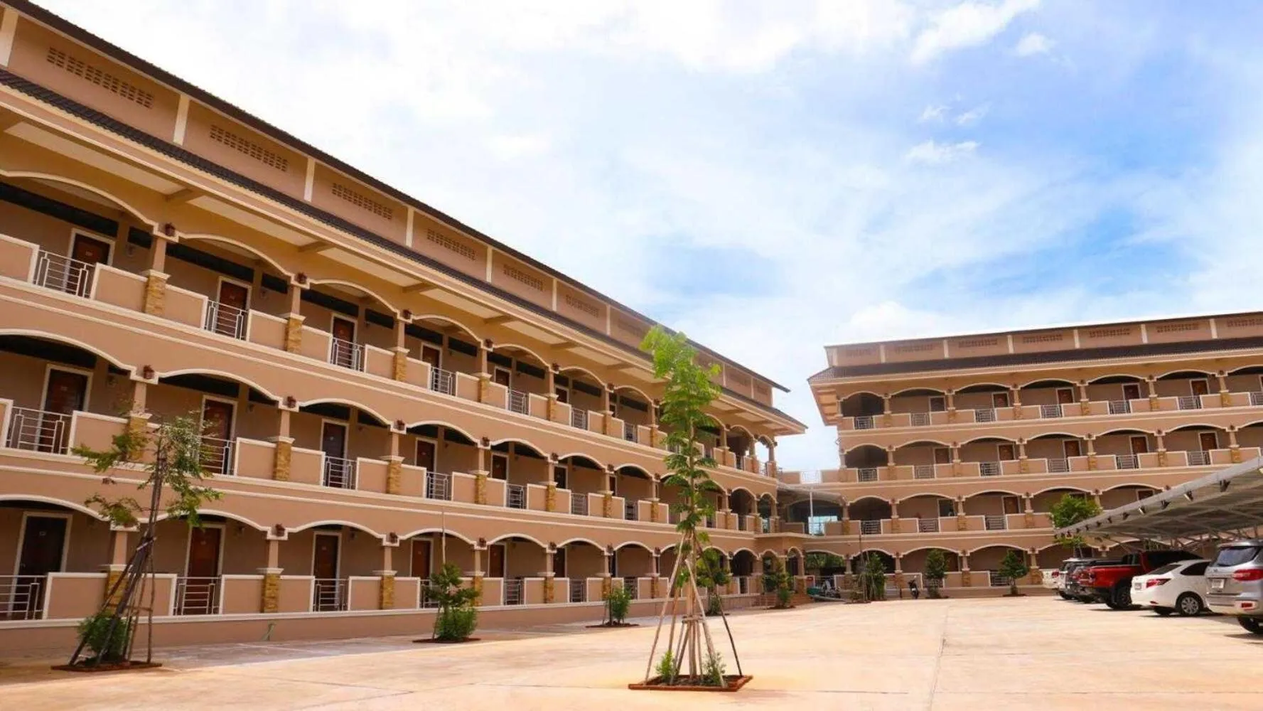 Facade/entrance in Capital O 75521 Sang Siri Apartment