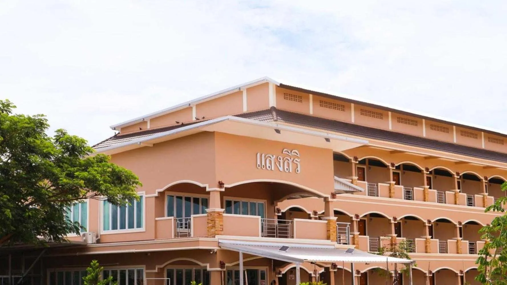 Facade/entrance in Capital O 75521 Sang Siri Apartment