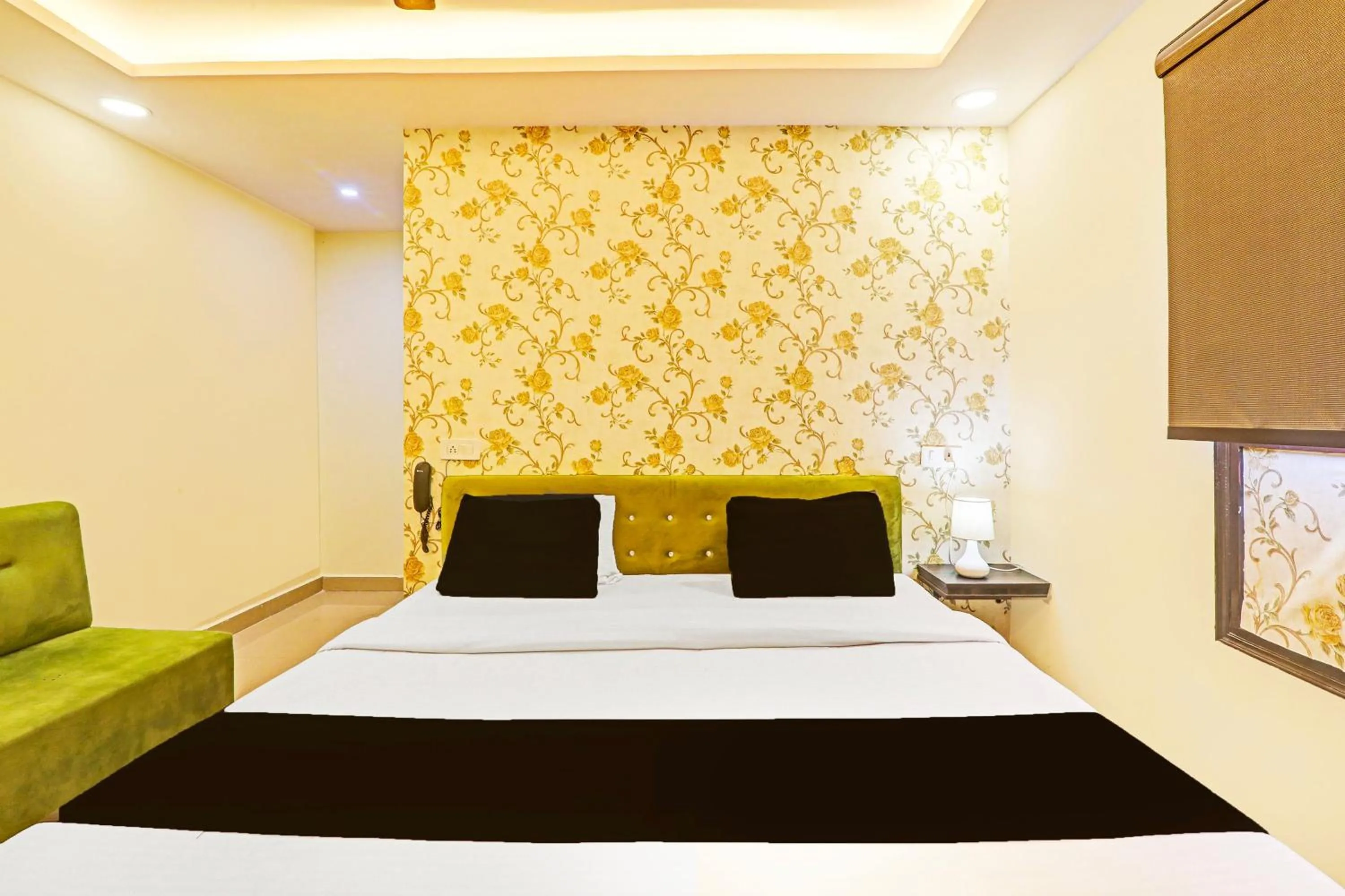 Bedroom, Bed in Super Hotel O Kathauta Jheel Malhaur Gomti Nagar