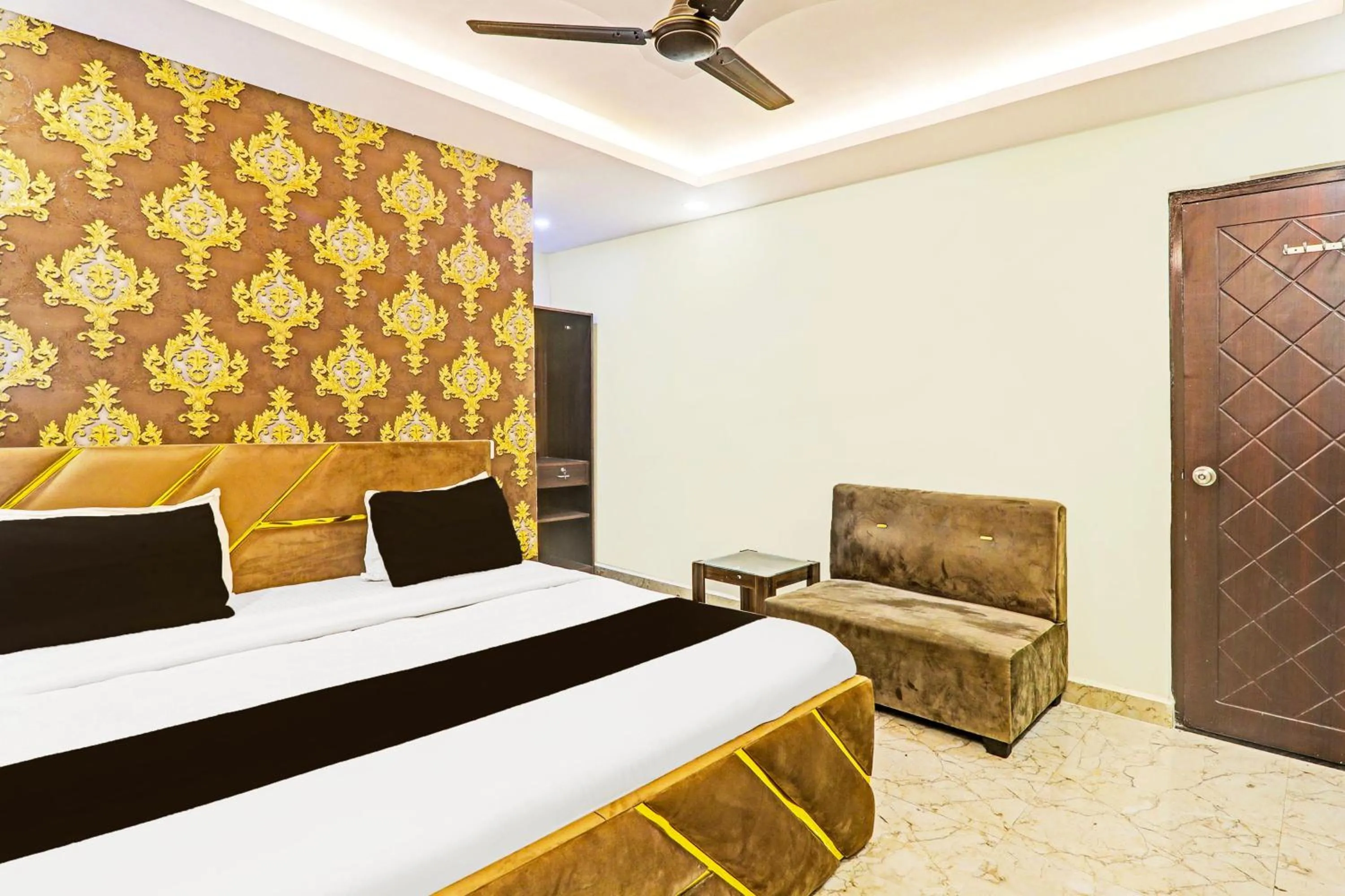 Bedroom, Bed in Super Hotel O Kathauta Jheel Malhaur Gomti Nagar