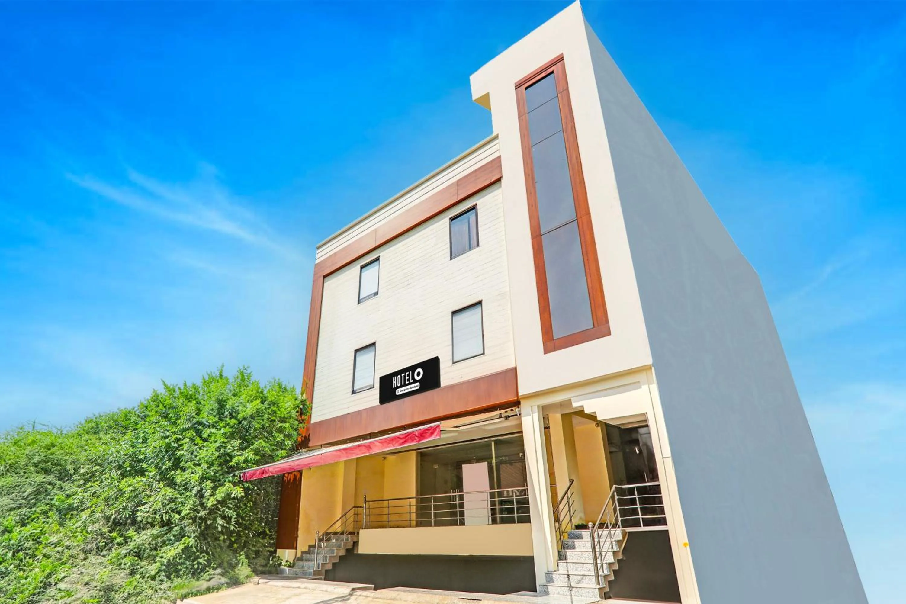 Facade/entrance in Super Hotel O Kathauta Jheel Malhaur Gomti Nagar