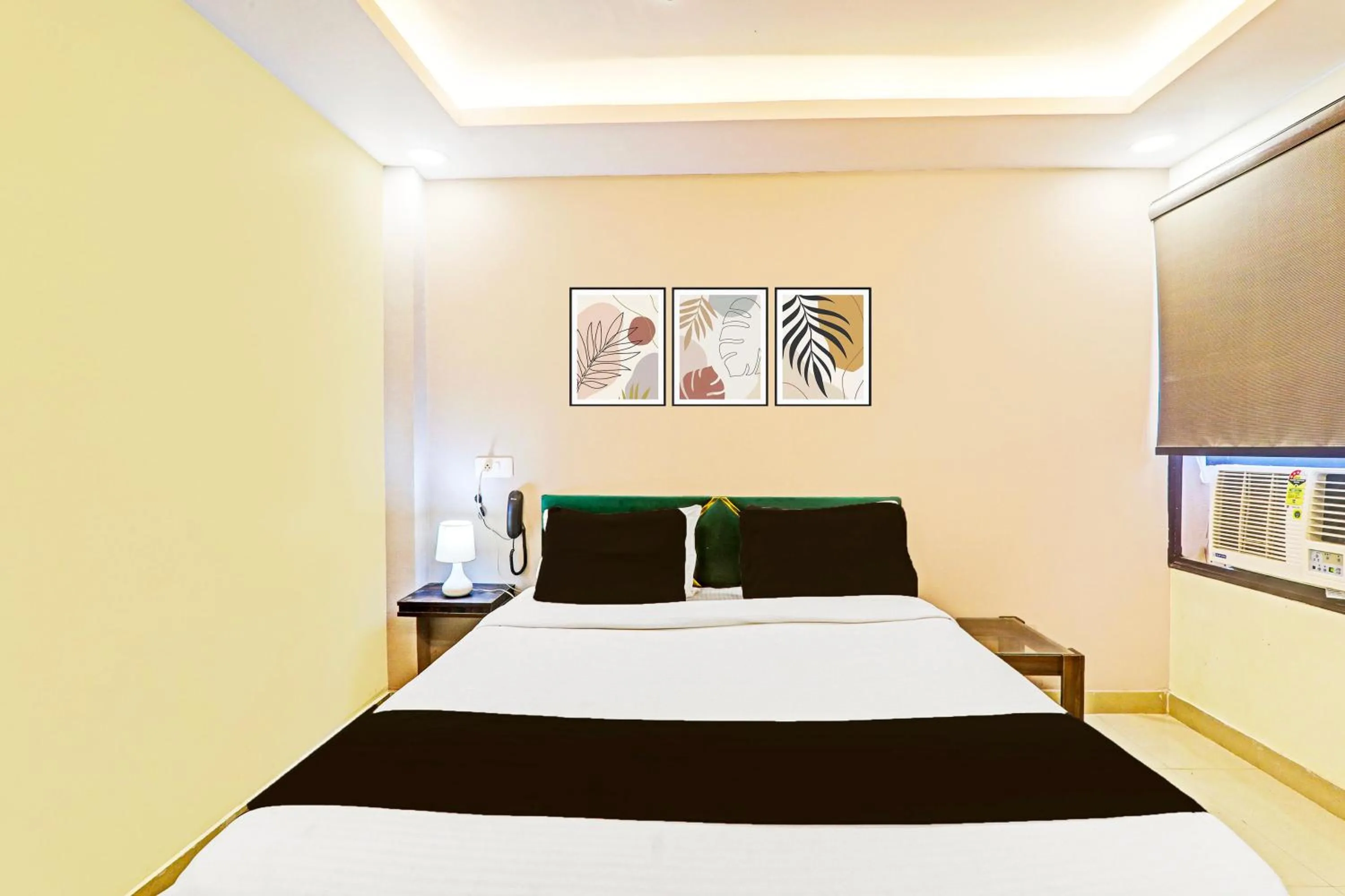 Bedroom, Bed in Super Hotel O Kathauta Jheel Malhaur Gomti Nagar
