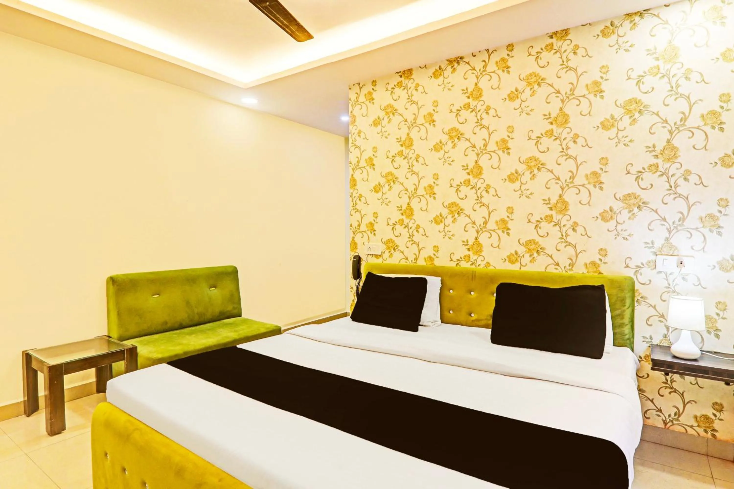 Bedroom, Bed in Super Hotel O Kathauta Jheel Malhaur Gomti Nagar