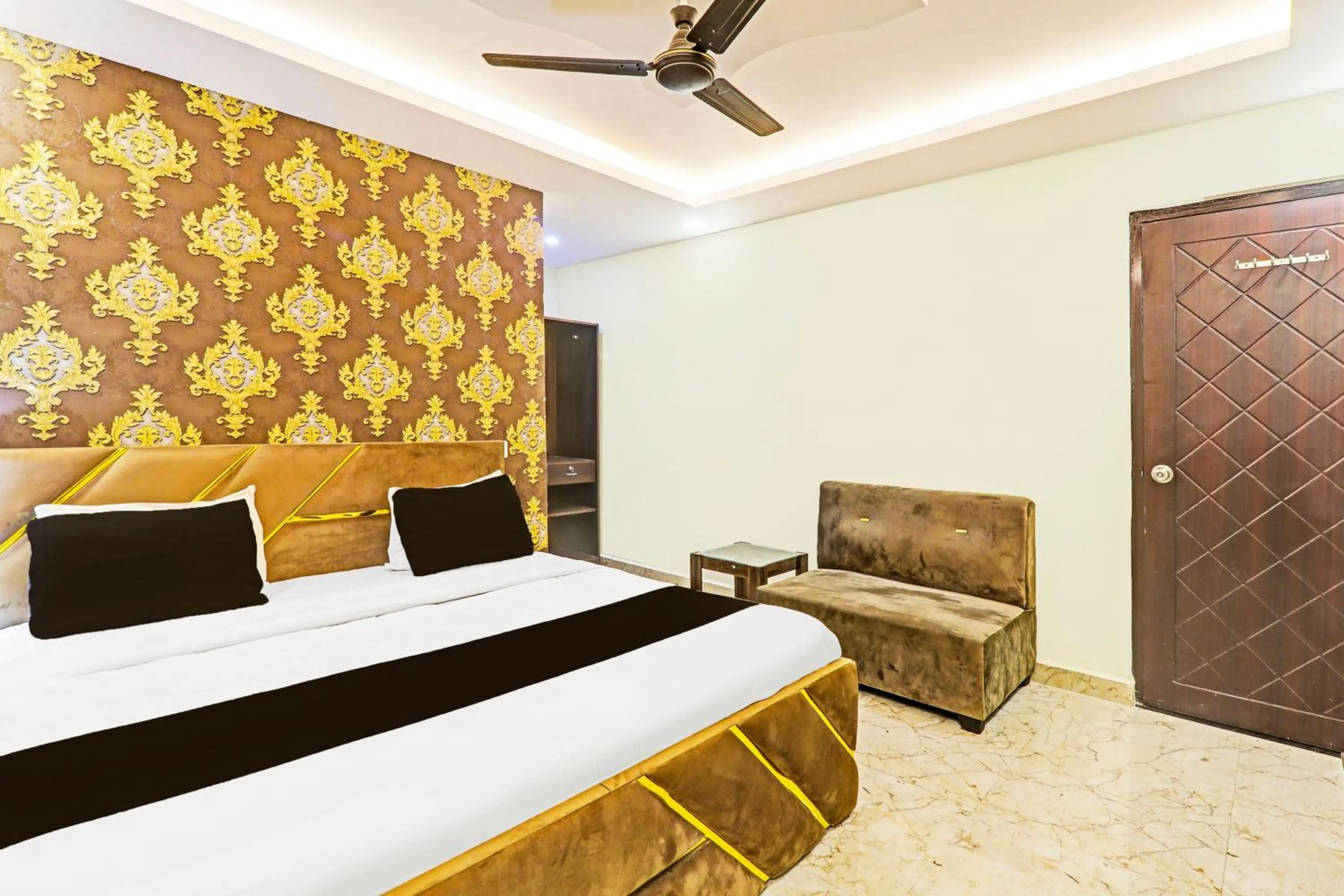 Bedroom, Bed in Super Hotel O Kathauta Jheel Malhaur Gomti Nagar