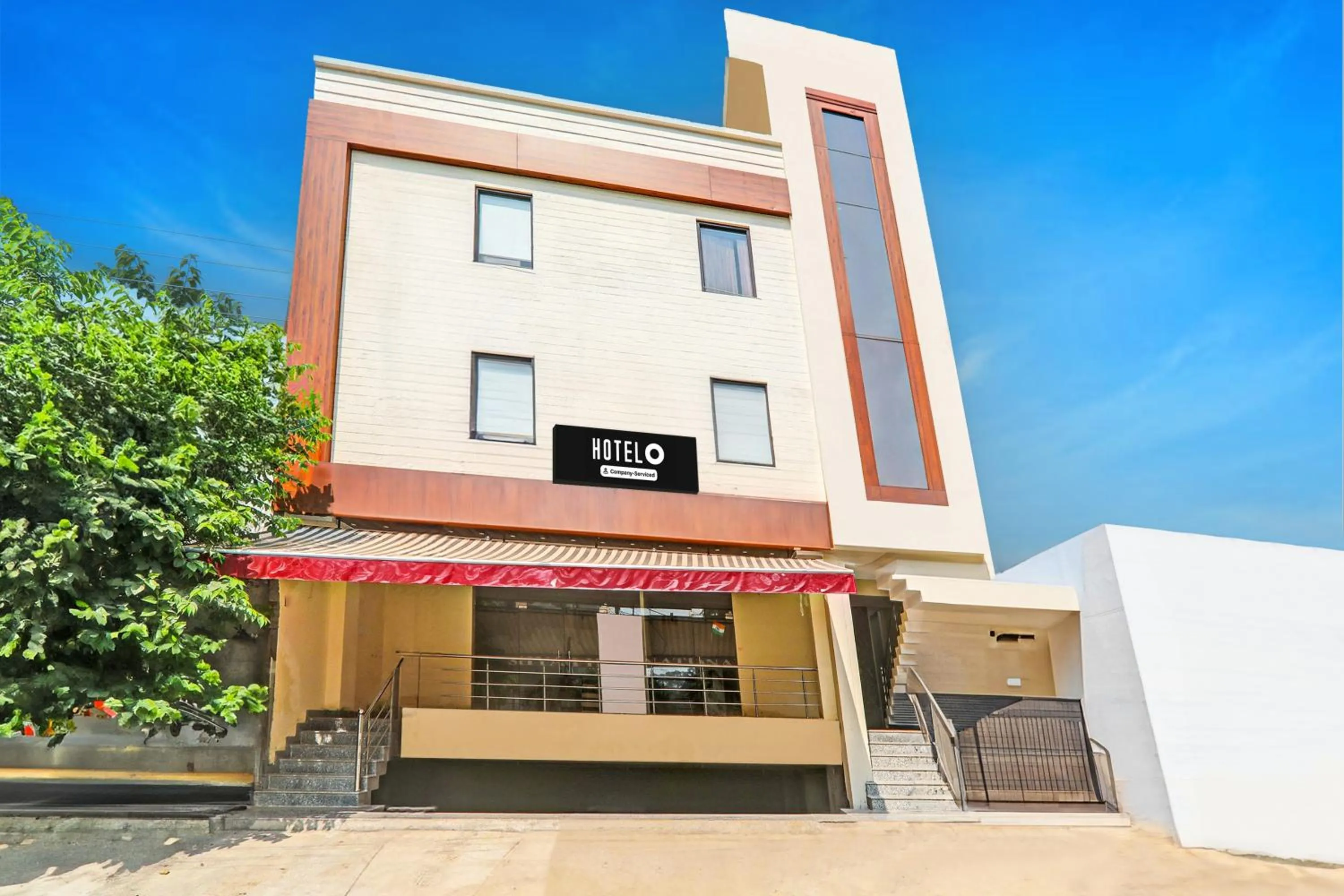Facade/entrance in Super Hotel O Kathauta Jheel Malhaur Gomti Nagar