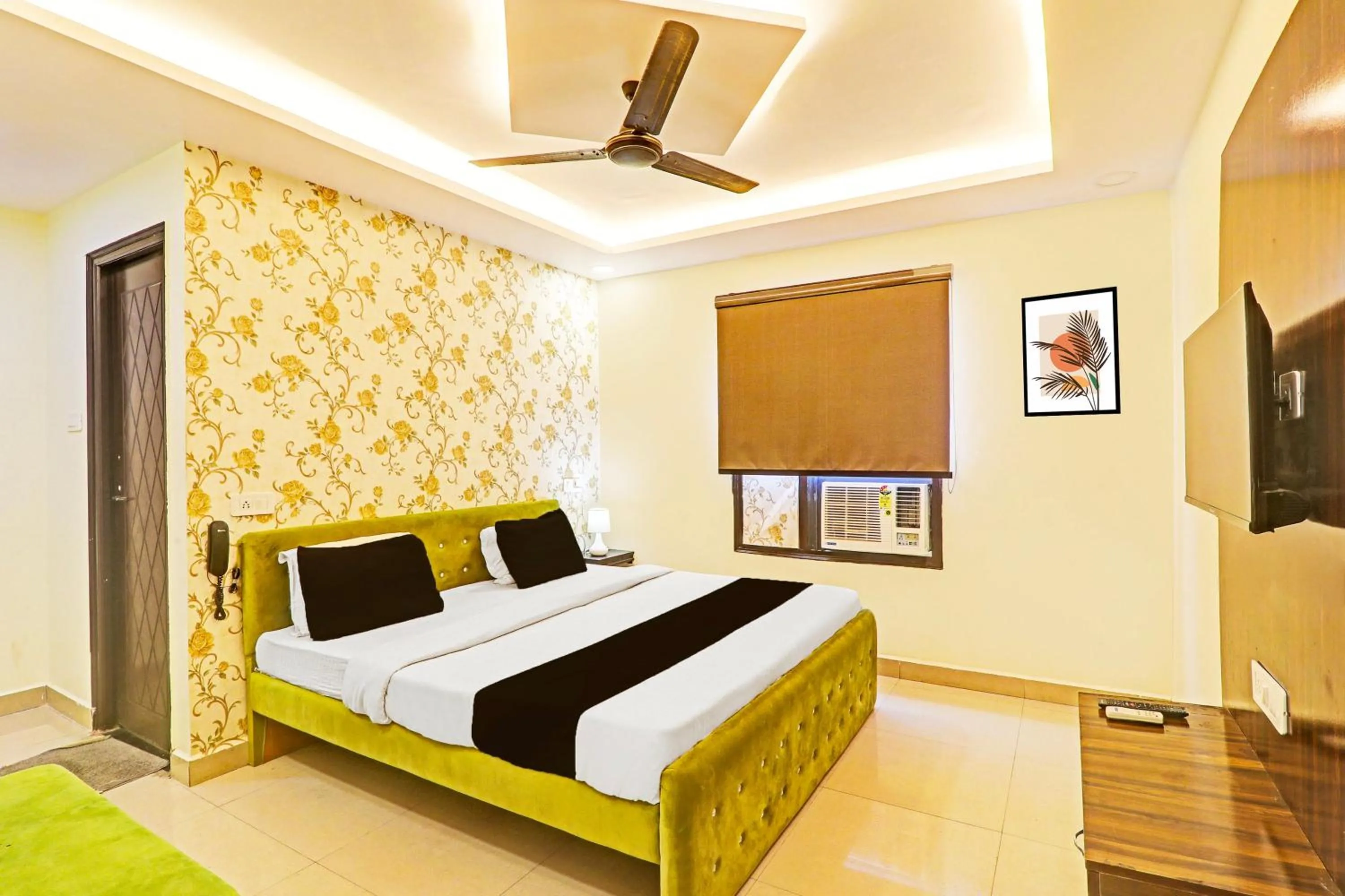Bedroom, Bed in Super Hotel O Kathauta Jheel Malhaur Gomti Nagar