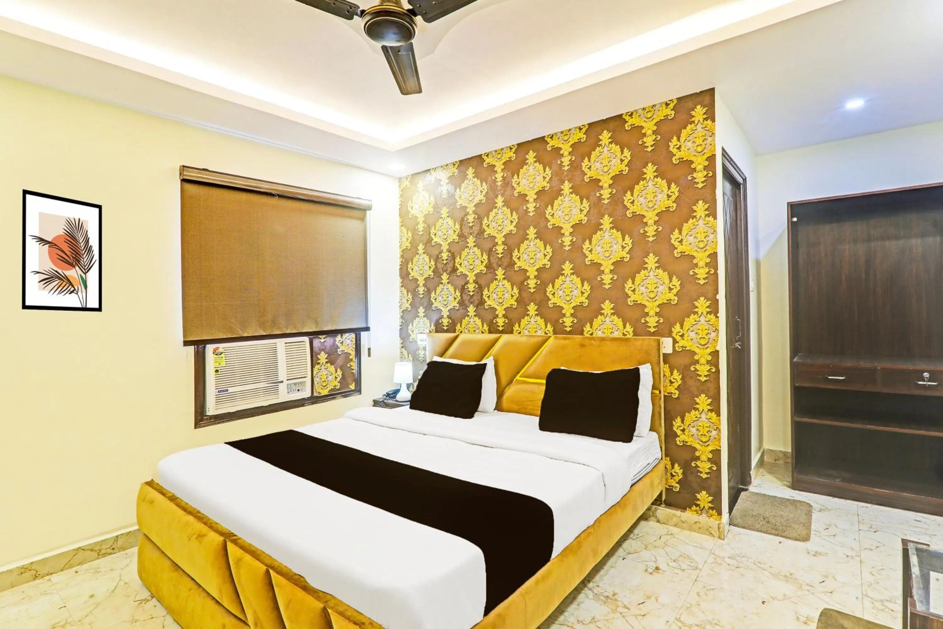 Bedroom, Bed in Super Hotel O Kathauta Jheel Malhaur Gomti Nagar