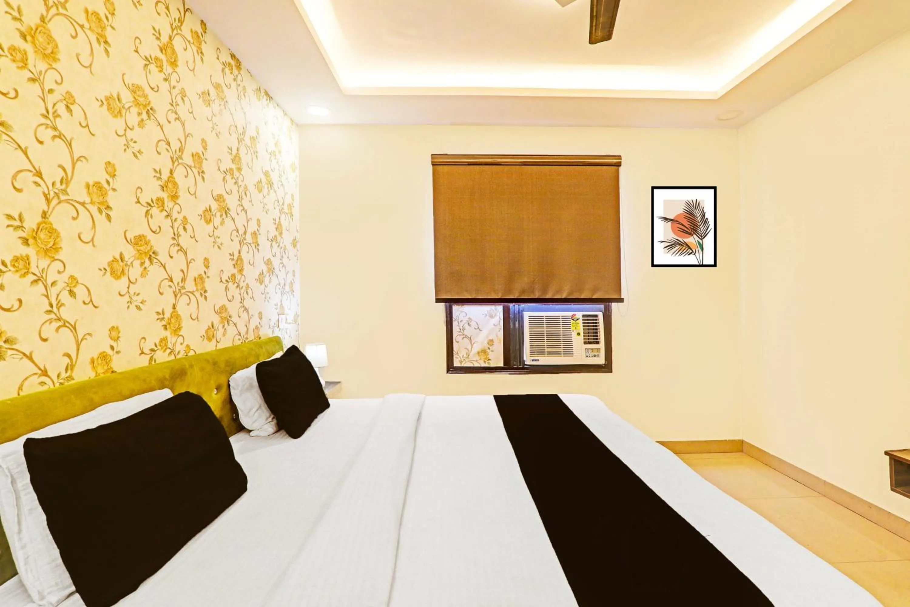 Bedroom, Bed in Super Hotel O Kathauta Jheel Malhaur Gomti Nagar