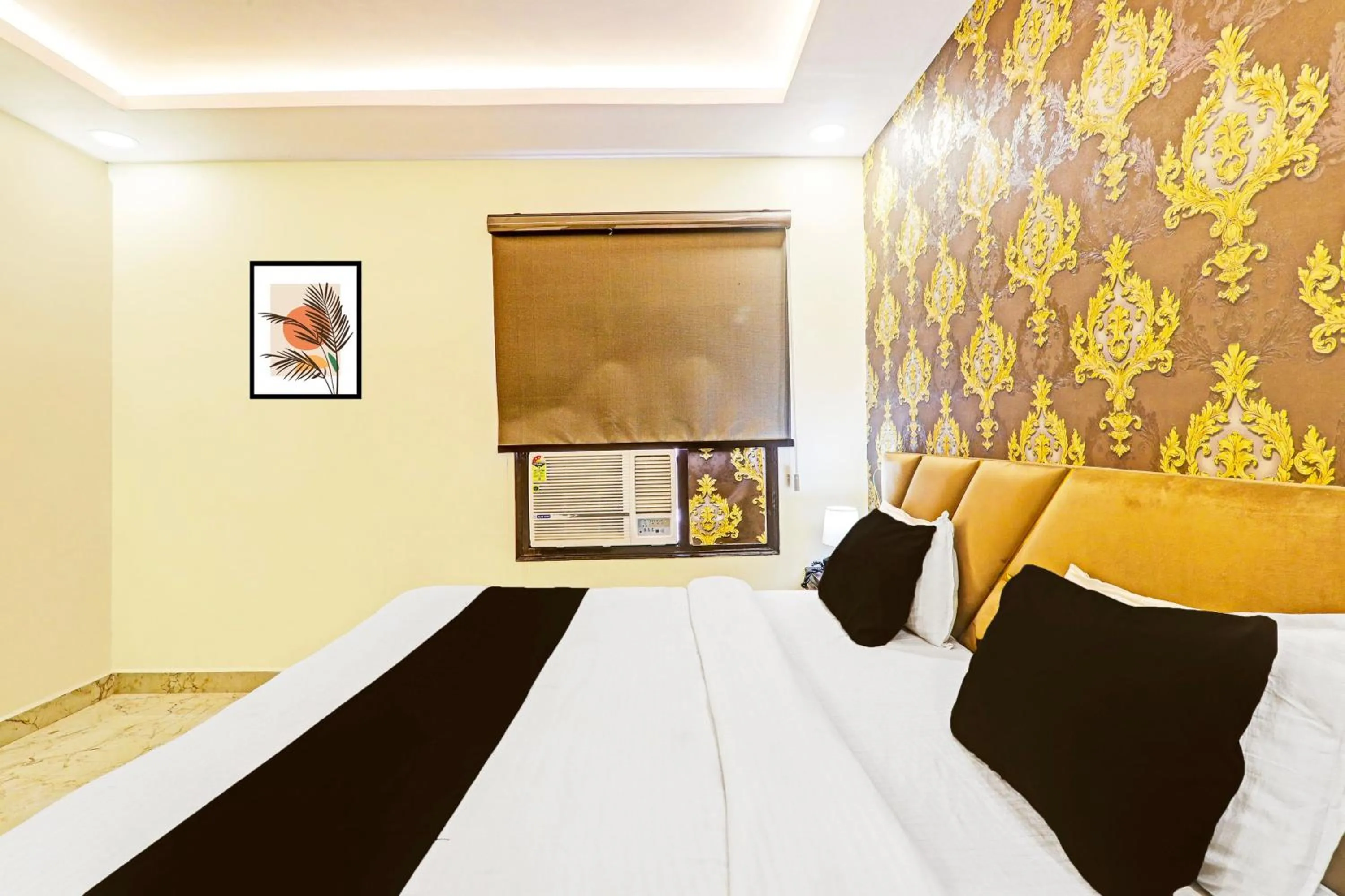Bedroom, Bed in Super Hotel O Kathauta Jheel Malhaur Gomti Nagar