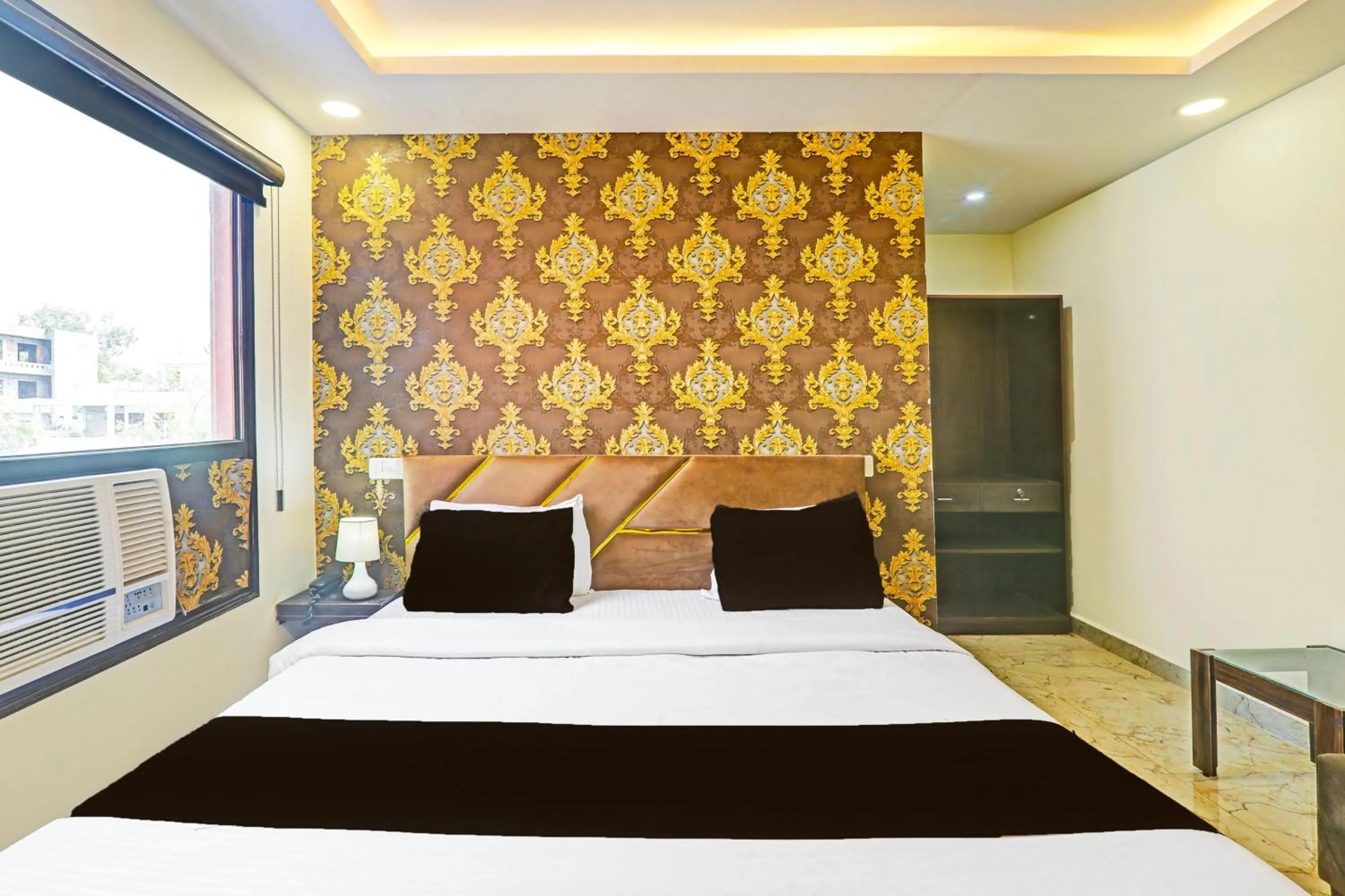 Bedroom, Bed in Super Hotel O Kathauta Jheel Malhaur Gomti Nagar
