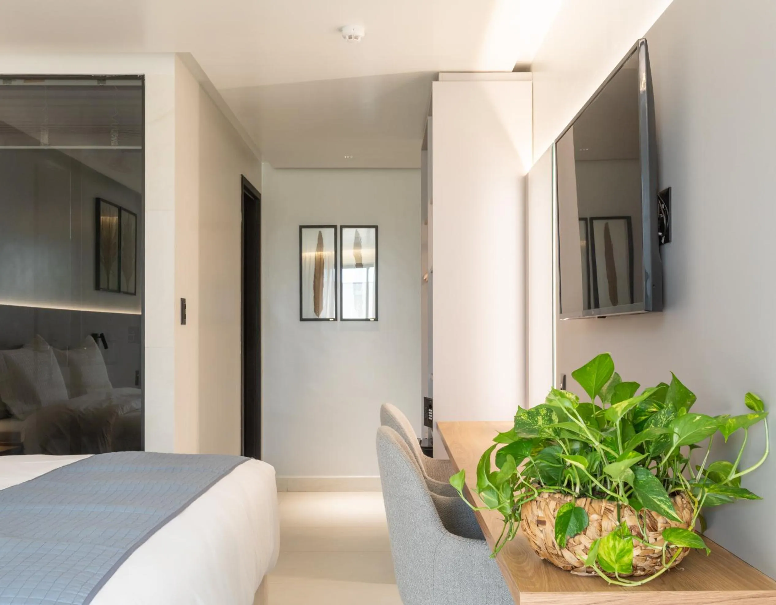 TV and multimedia, Bed in Icon Hotel by Welkom