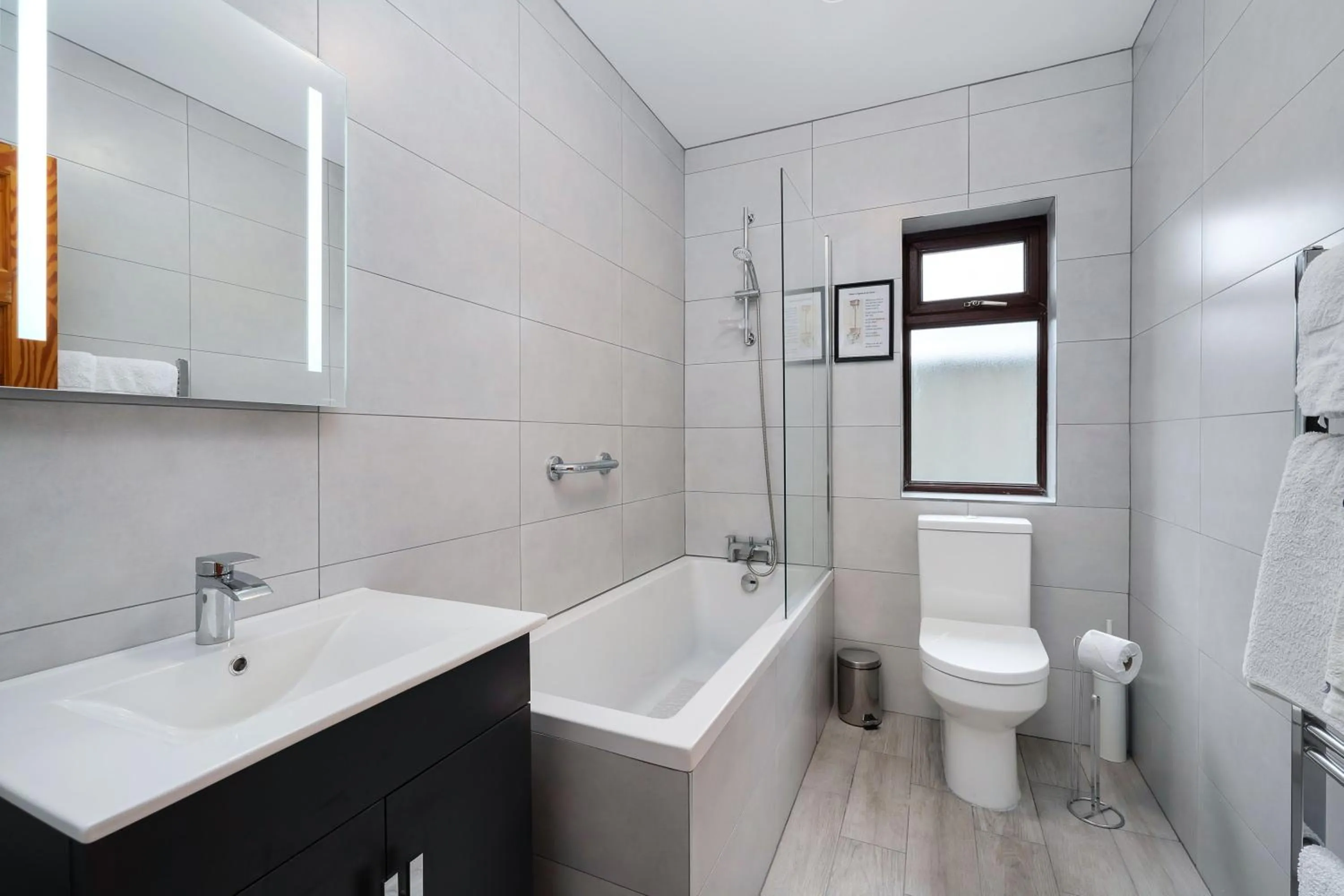 Shower in Cottage 118 - Cleggan