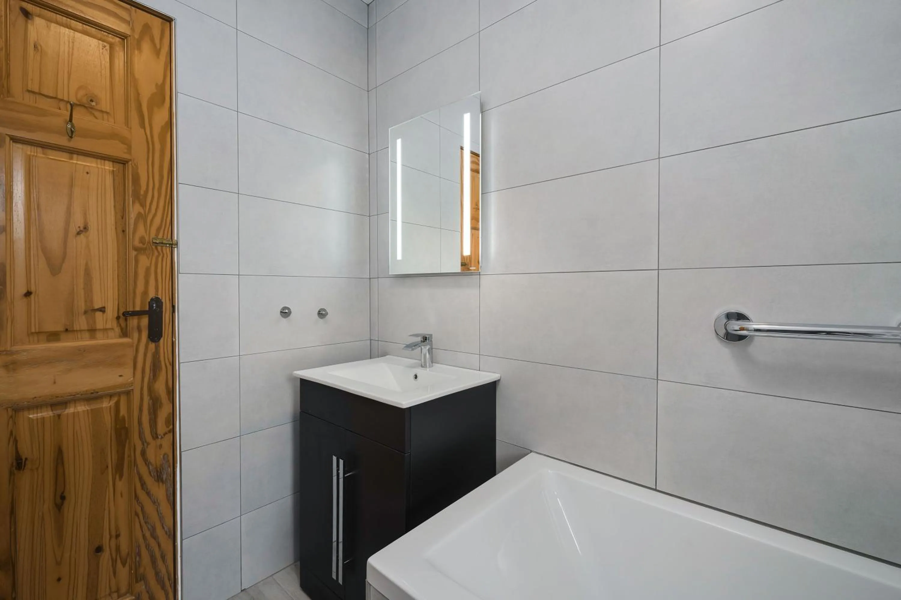 Shower in Cottage 118 - Cleggan
