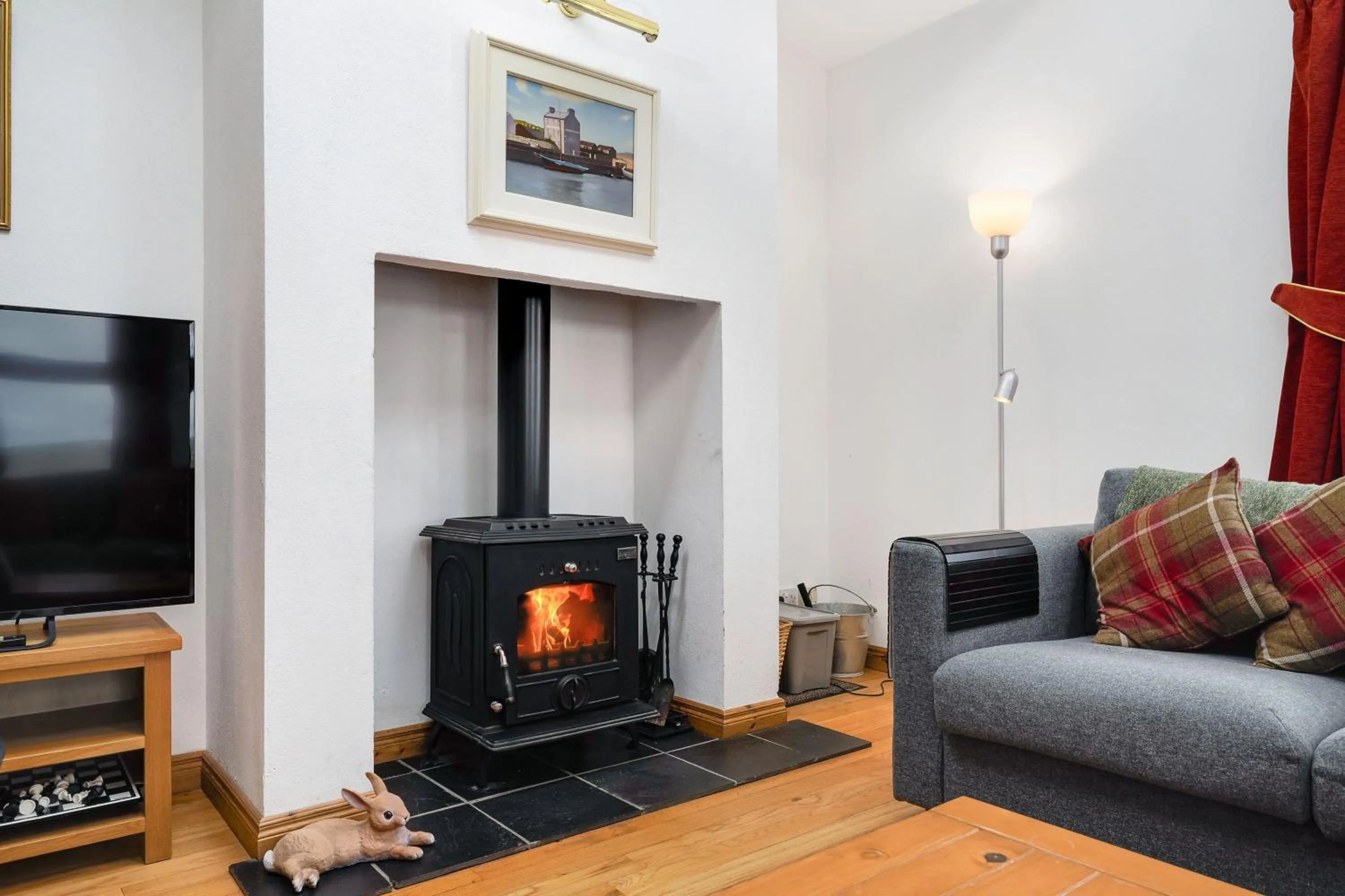 Communal lounge/ TV room in Cottage 118 - Cleggan