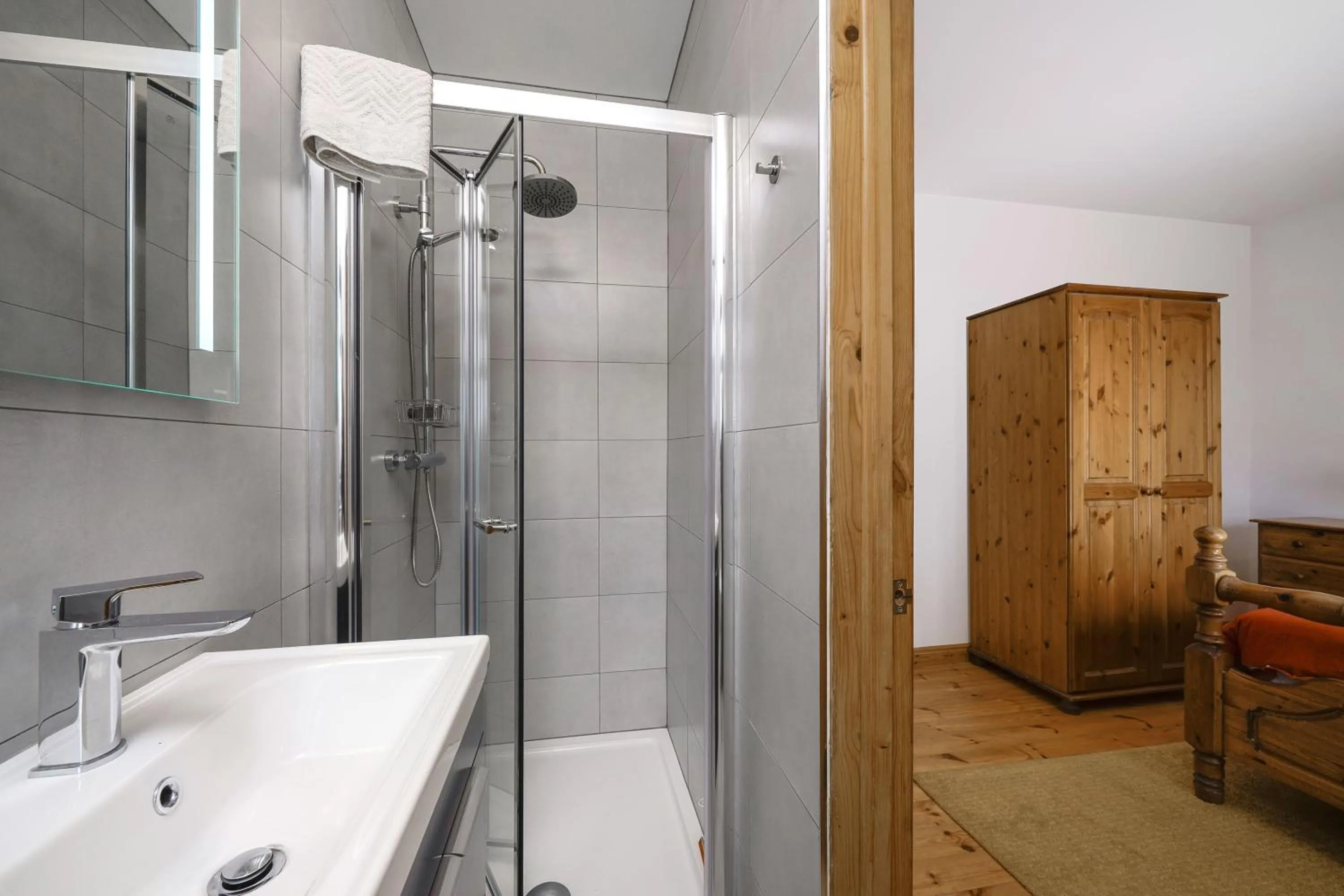 Shower in Cottage 118 - Cleggan