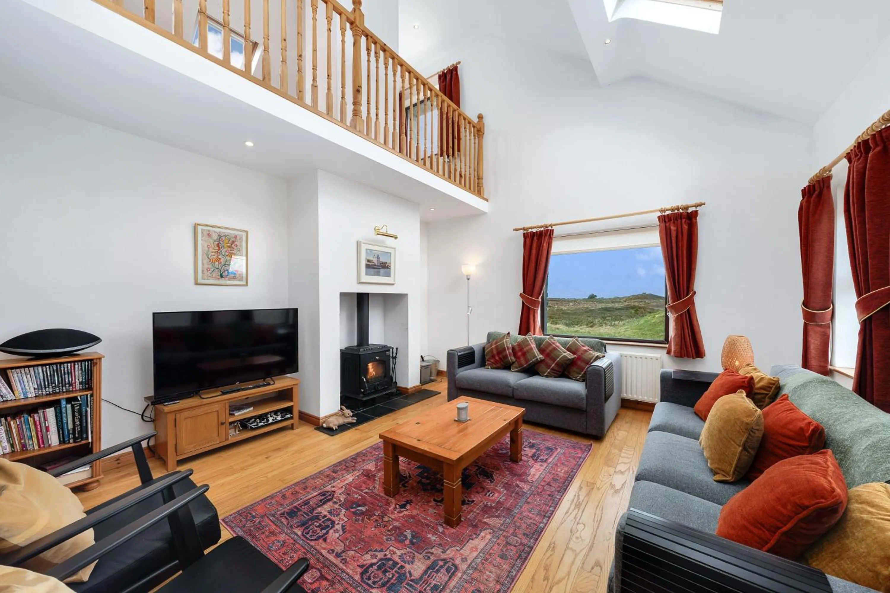 Communal lounge/ TV room in Cottage 118 - Cleggan
