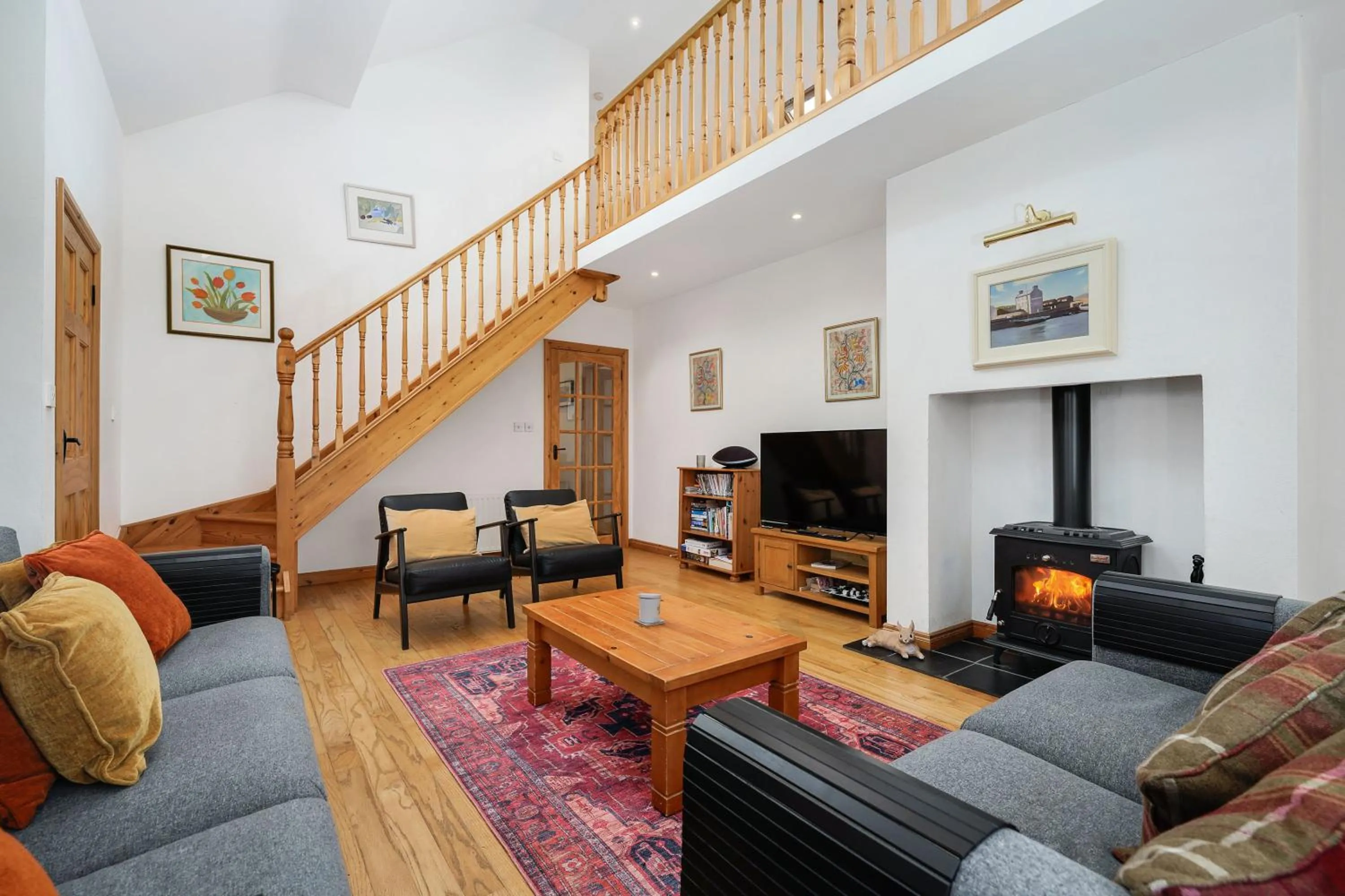 Communal lounge/ TV room in Cottage 118 - Cleggan