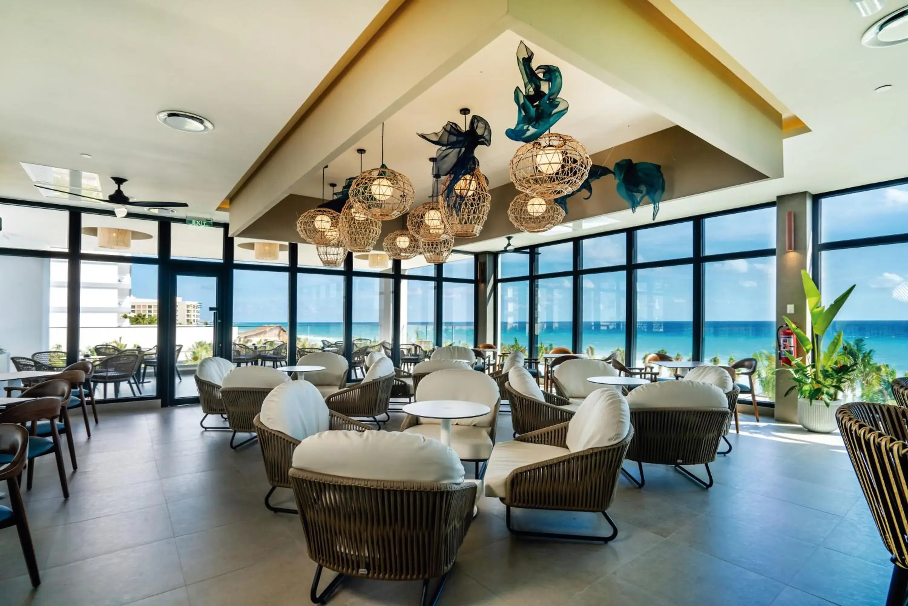 Lounge or bar in Riu Palace Kukulkan - Adults Only - All Inclusive Lounge or bar in Riu Palace Kukulkan - Adults Only - All Inclusive