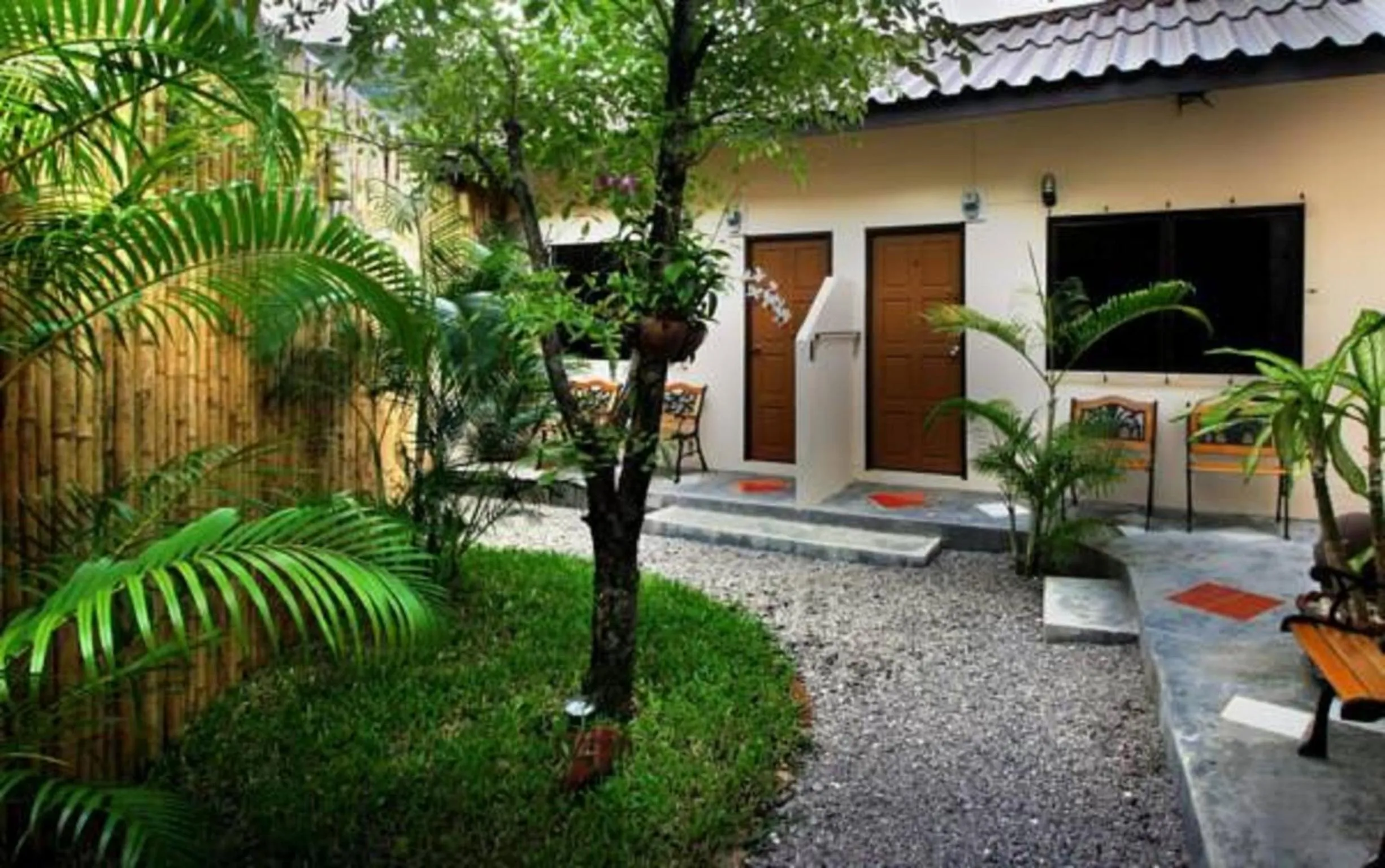 Property building in Karon Pool Hotel