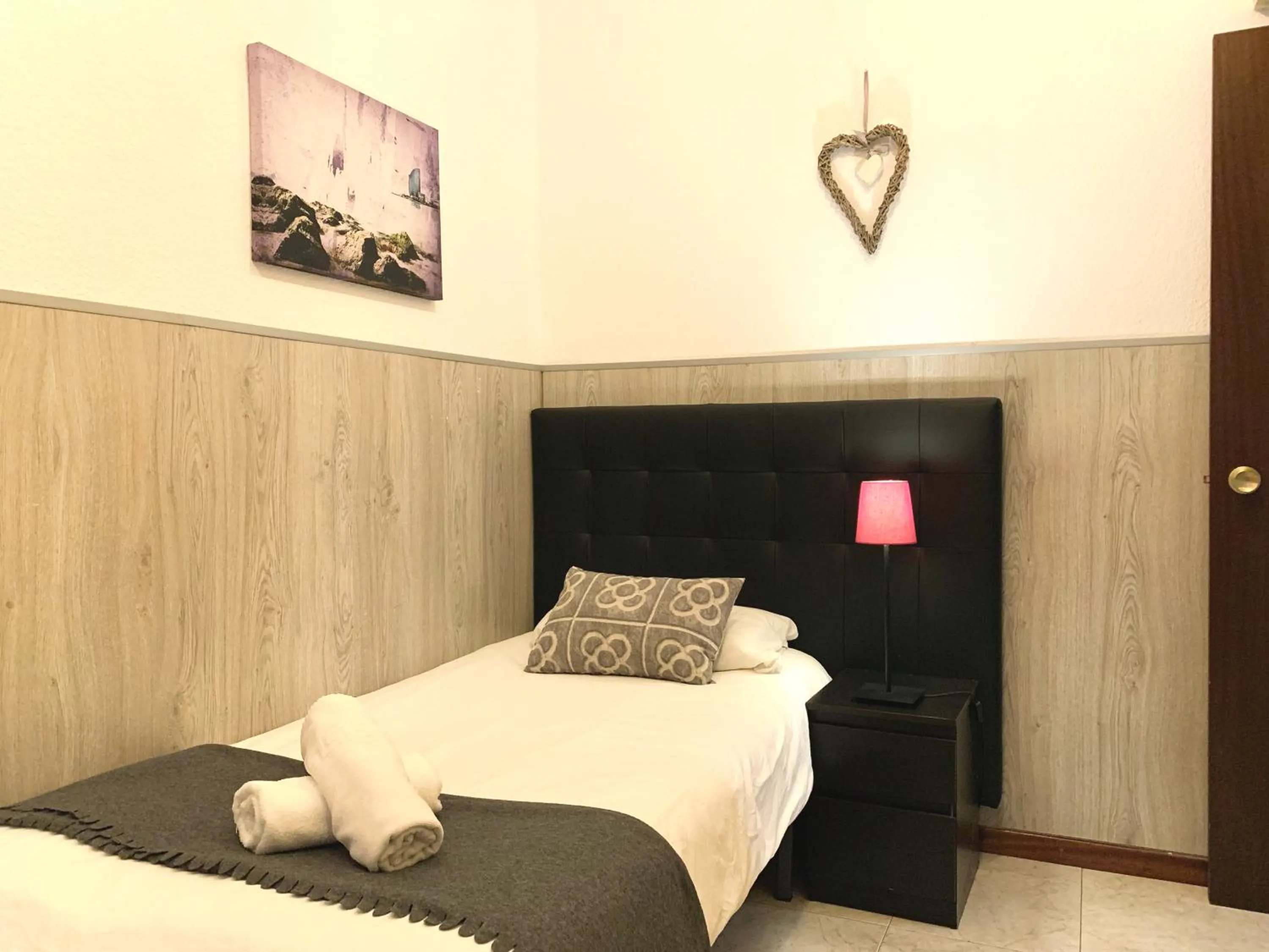 Bedroom, Bed in La Pedrera Residence