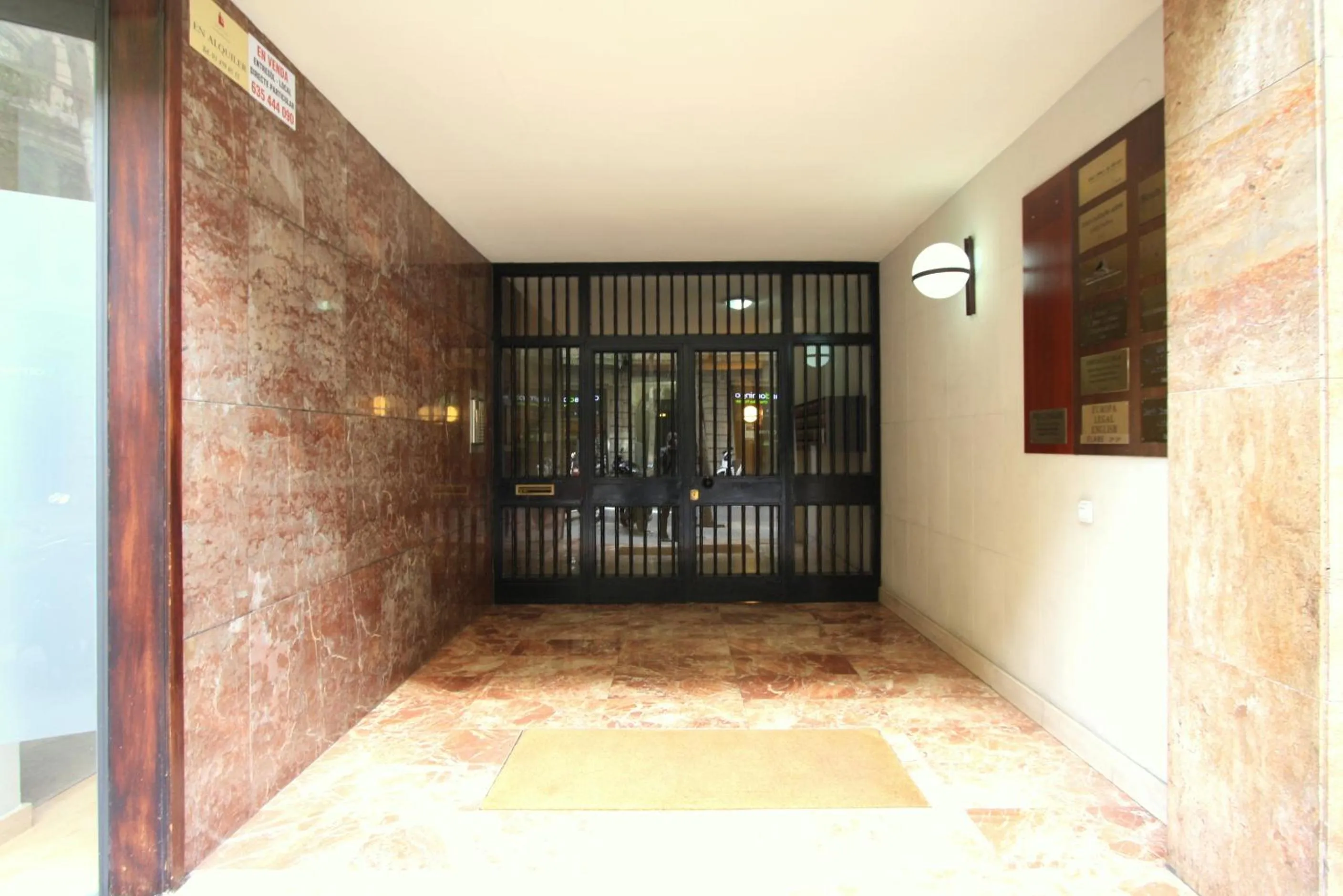 Facade/entrance in La Pedrera Residence